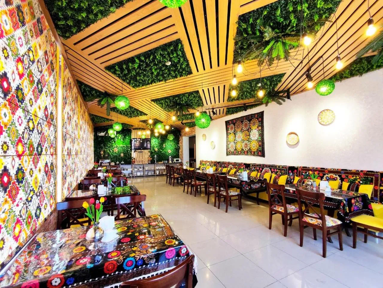 Restaurant/places to eat in Asem Hotel