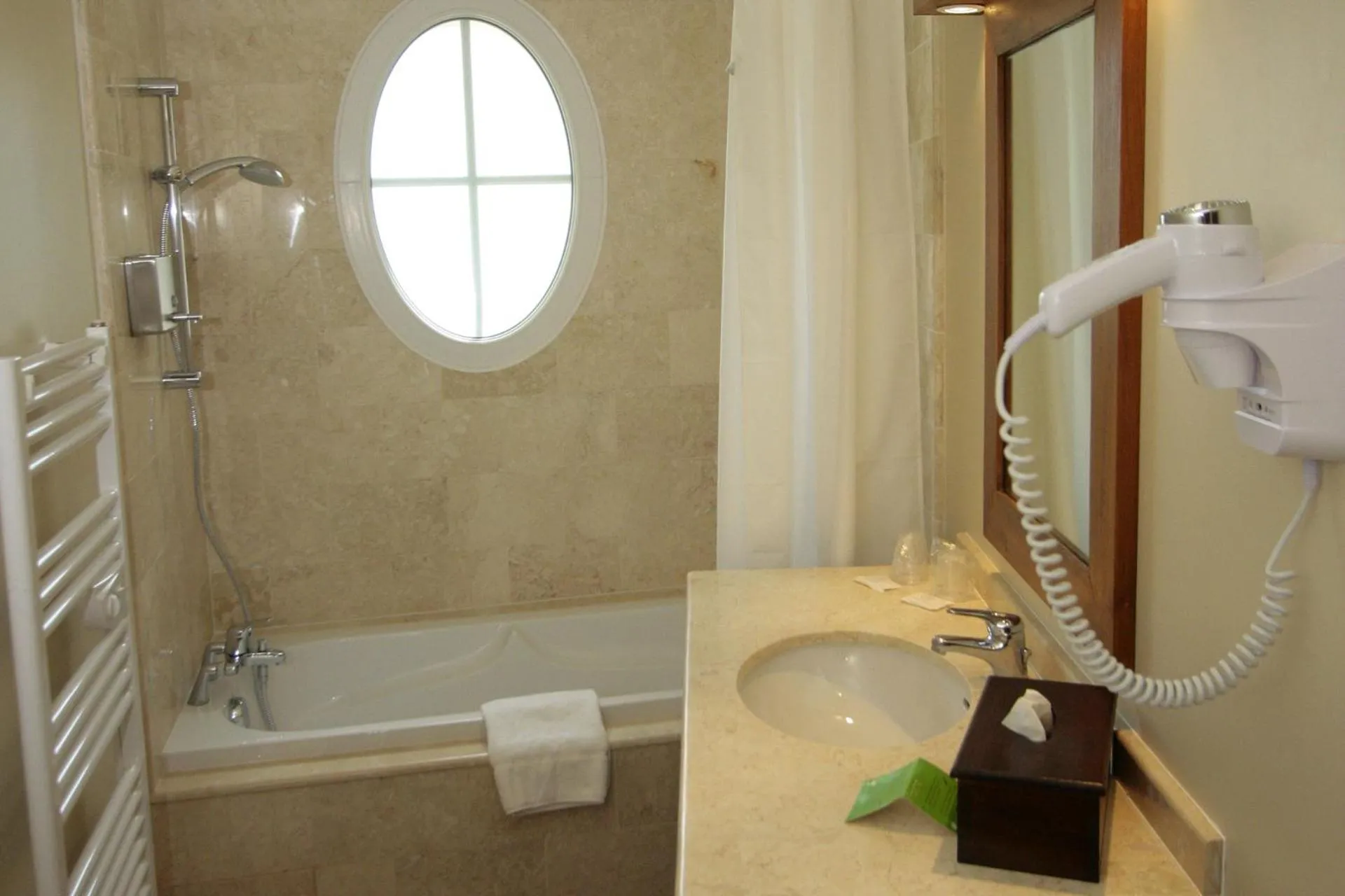 Bathroom in Les Jardins de Beauval