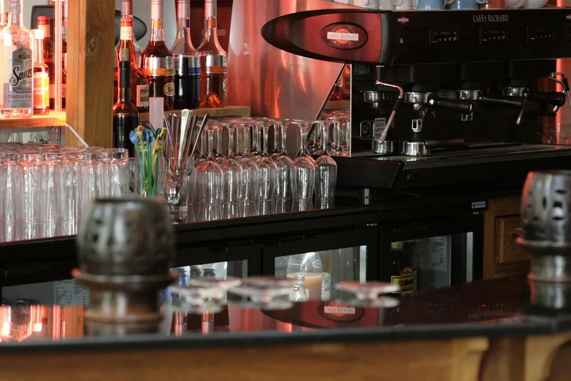 Lounge or bar in Les Jardins de Beauval