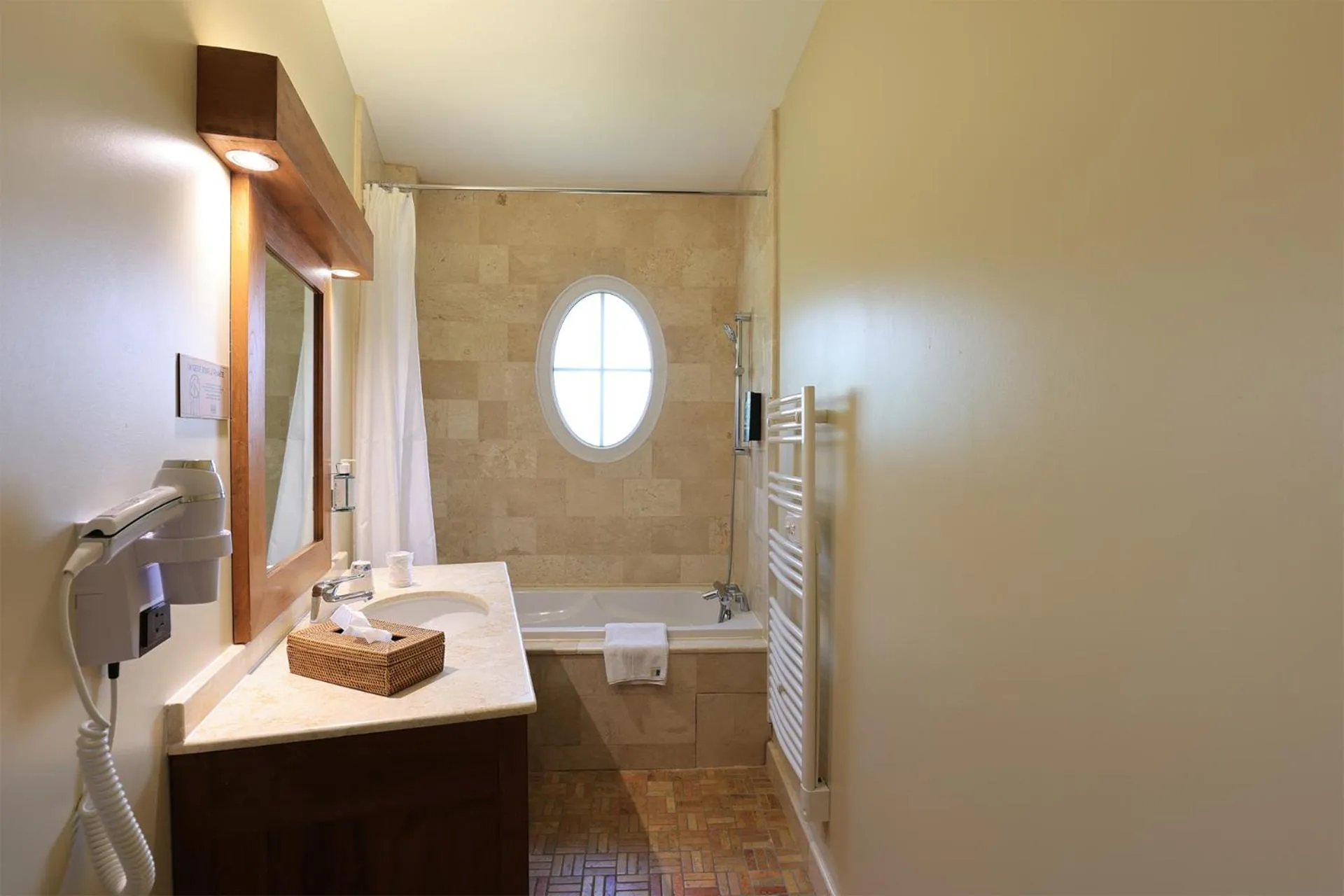 Bathroom in Les Jardins de Beauval