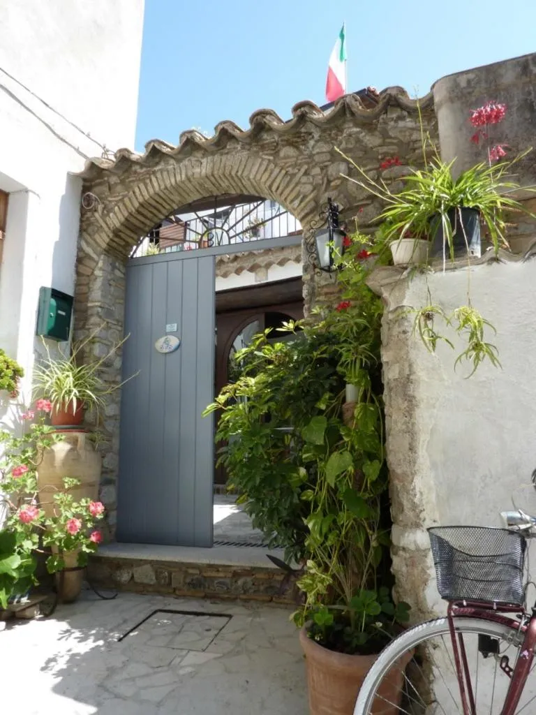 Property building in B&B Amphisya