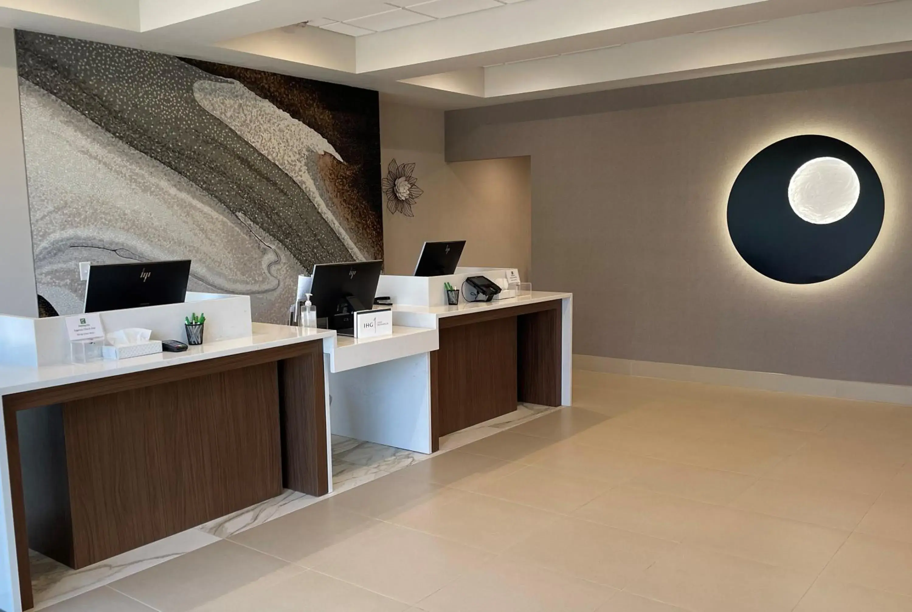 Lobby or reception in Holiday Inn Hotel & Suites Chicago - Downtown by IHG Lobby or reception in Holiday Inn Hotel & Suites Chicago - Downtown by IHG