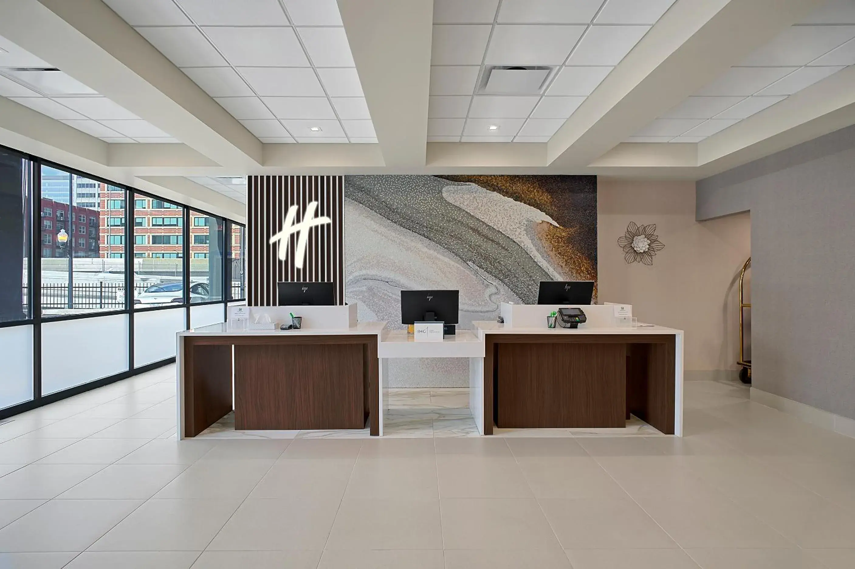 Lobby or reception in Holiday Inn Hotel & Suites Chicago - Downtown by IHG Lobby or reception in Holiday Inn Hotel & Suites Chicago - Downtown by IHG