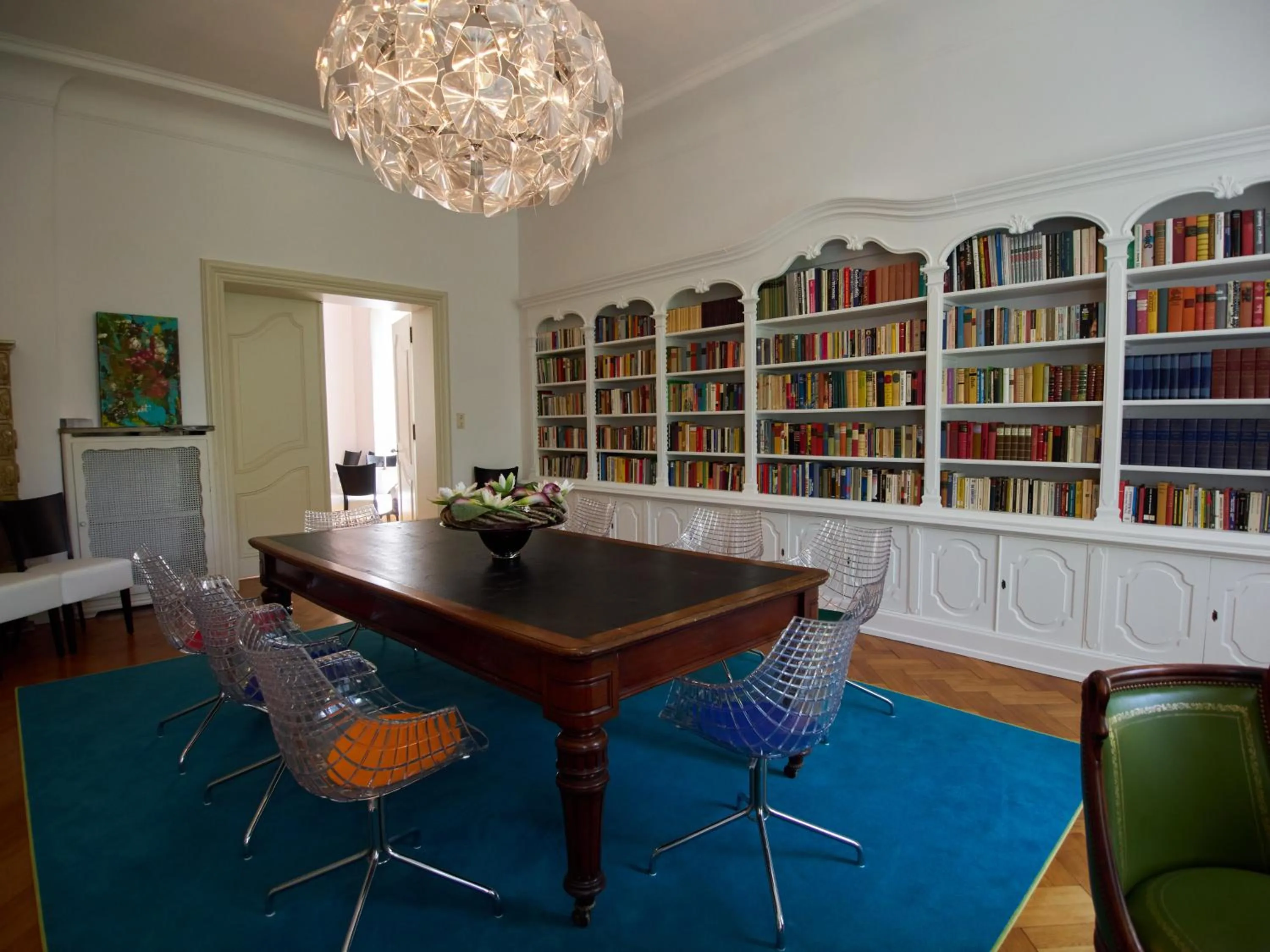 Library in Villa Silva