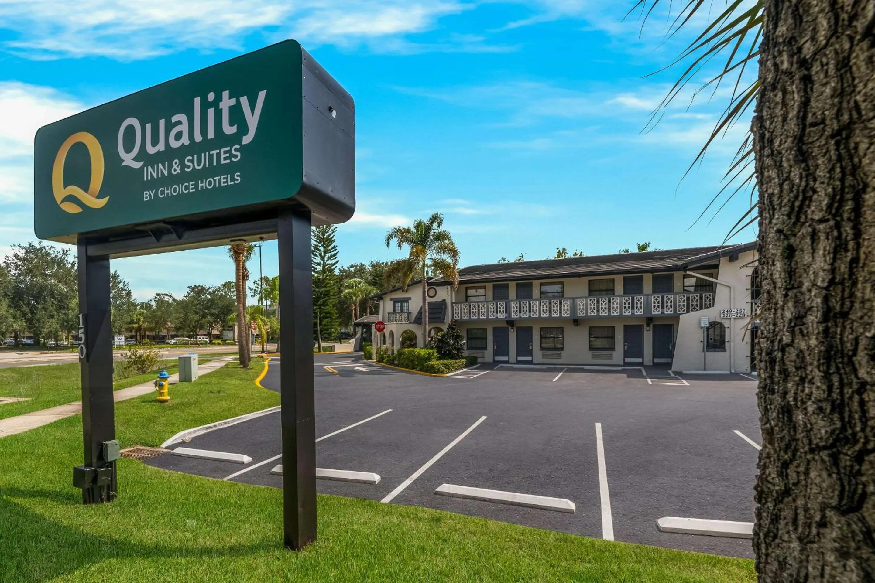 Property building in Quality Inn & Suites Altamonte Springs Orlando-North