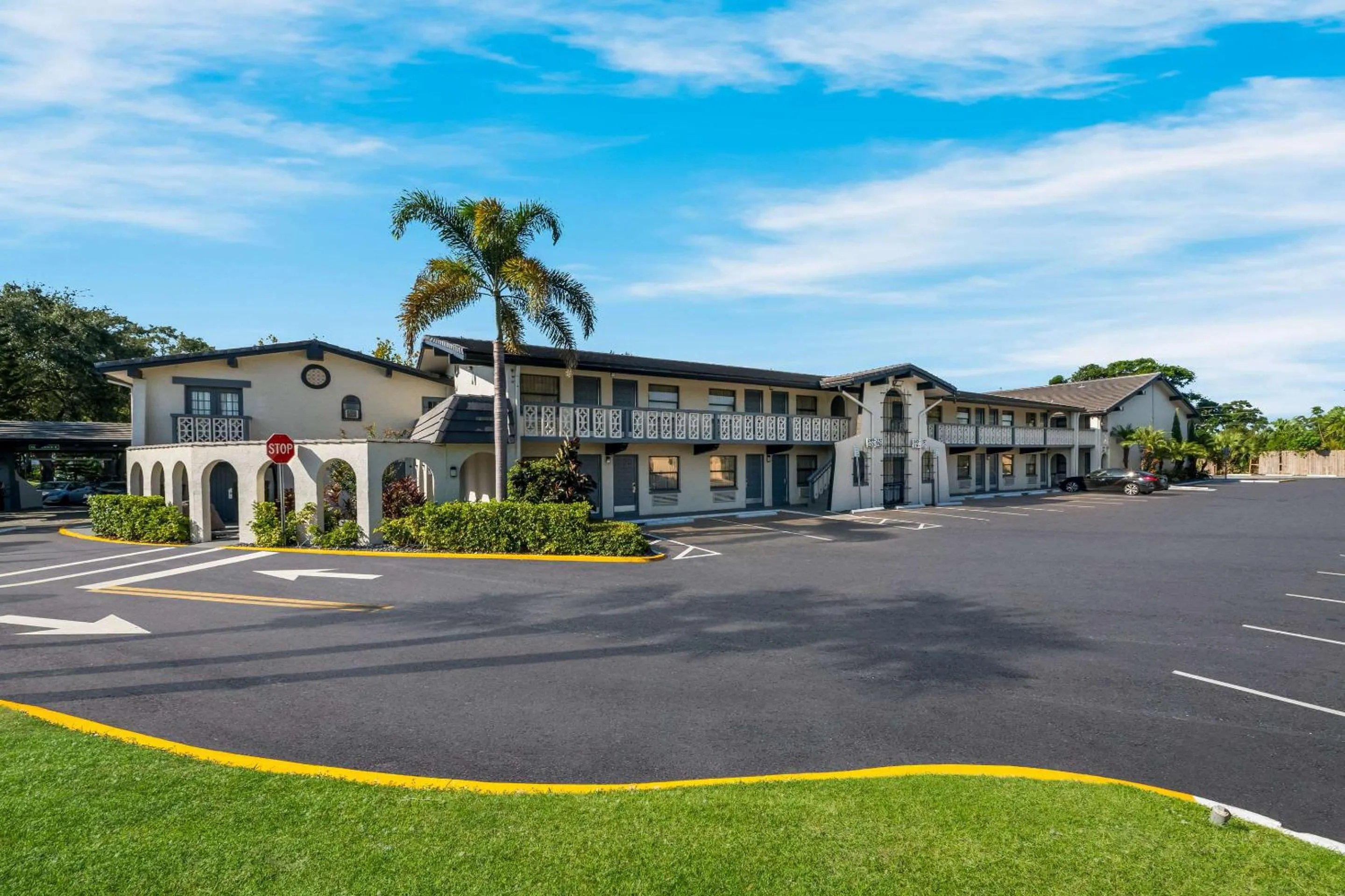 Property building in Quality Inn & Suites Altamonte Springs Orlando-North