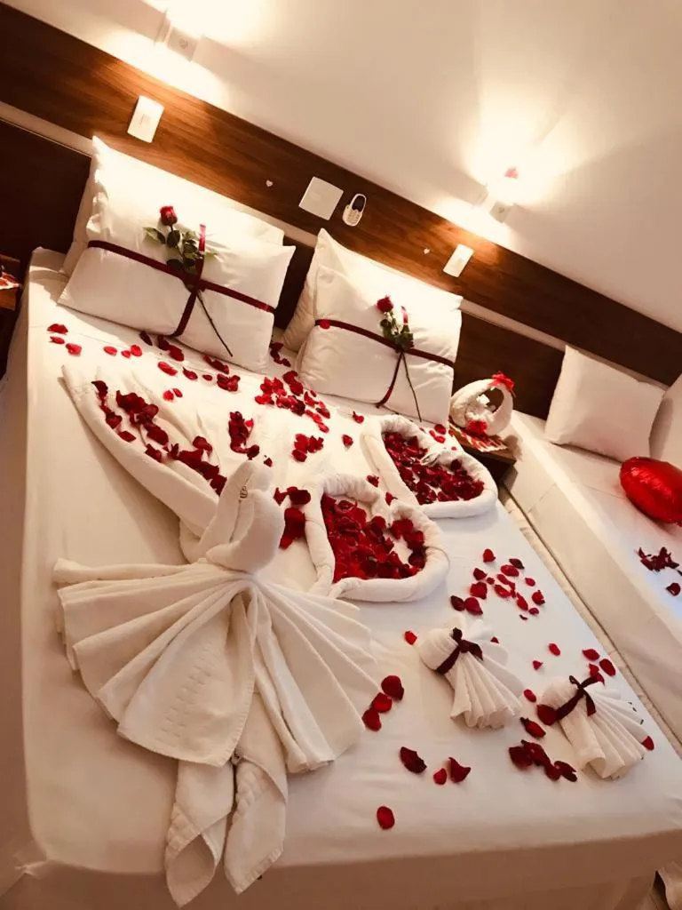 Decorative detail, Bed in Hotel Garrafão Boituva - 5 min da Rod Castelo Branco KM 116