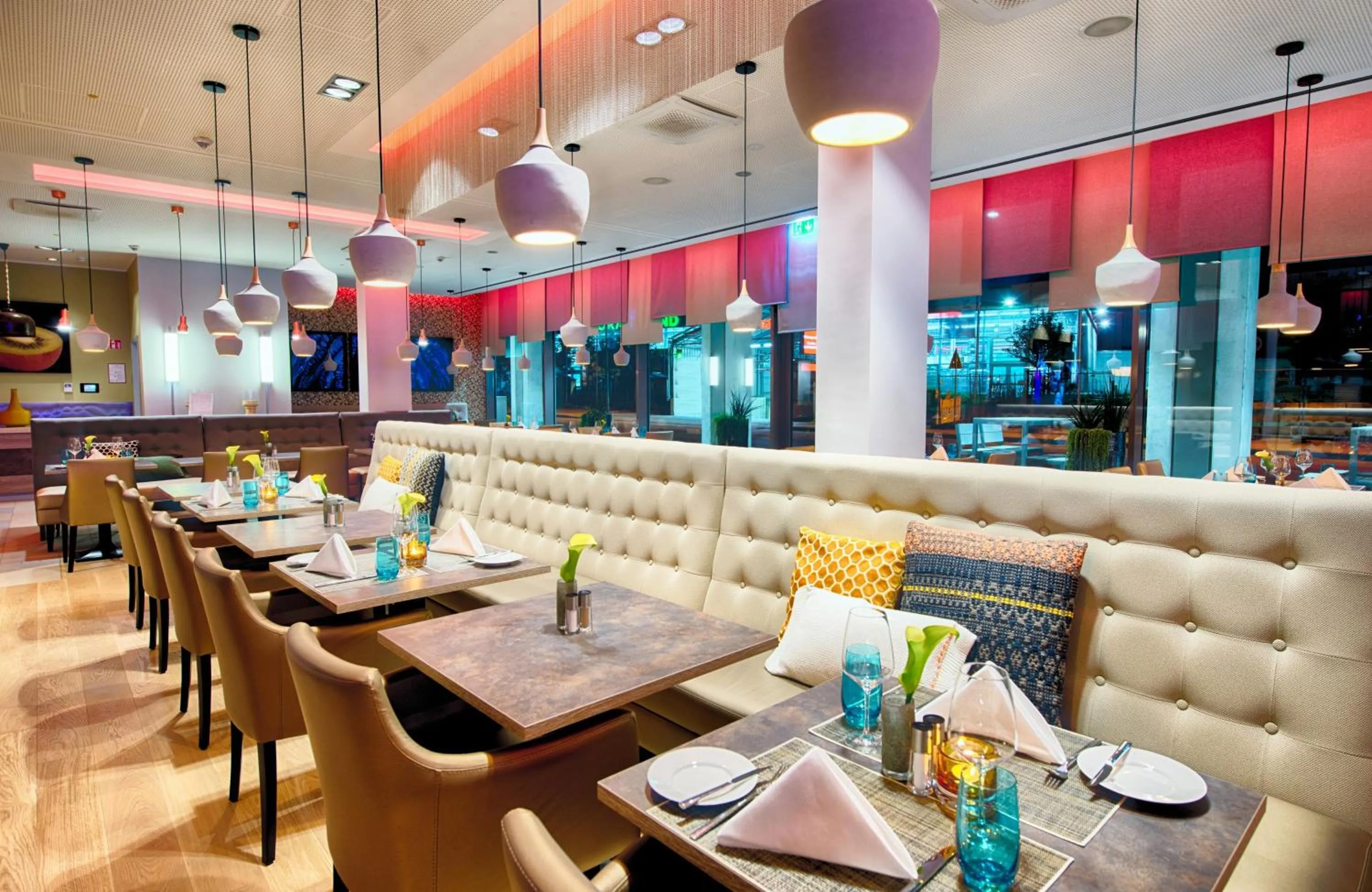 Restaurant/places to eat in Leonardo Hotel Munich City South