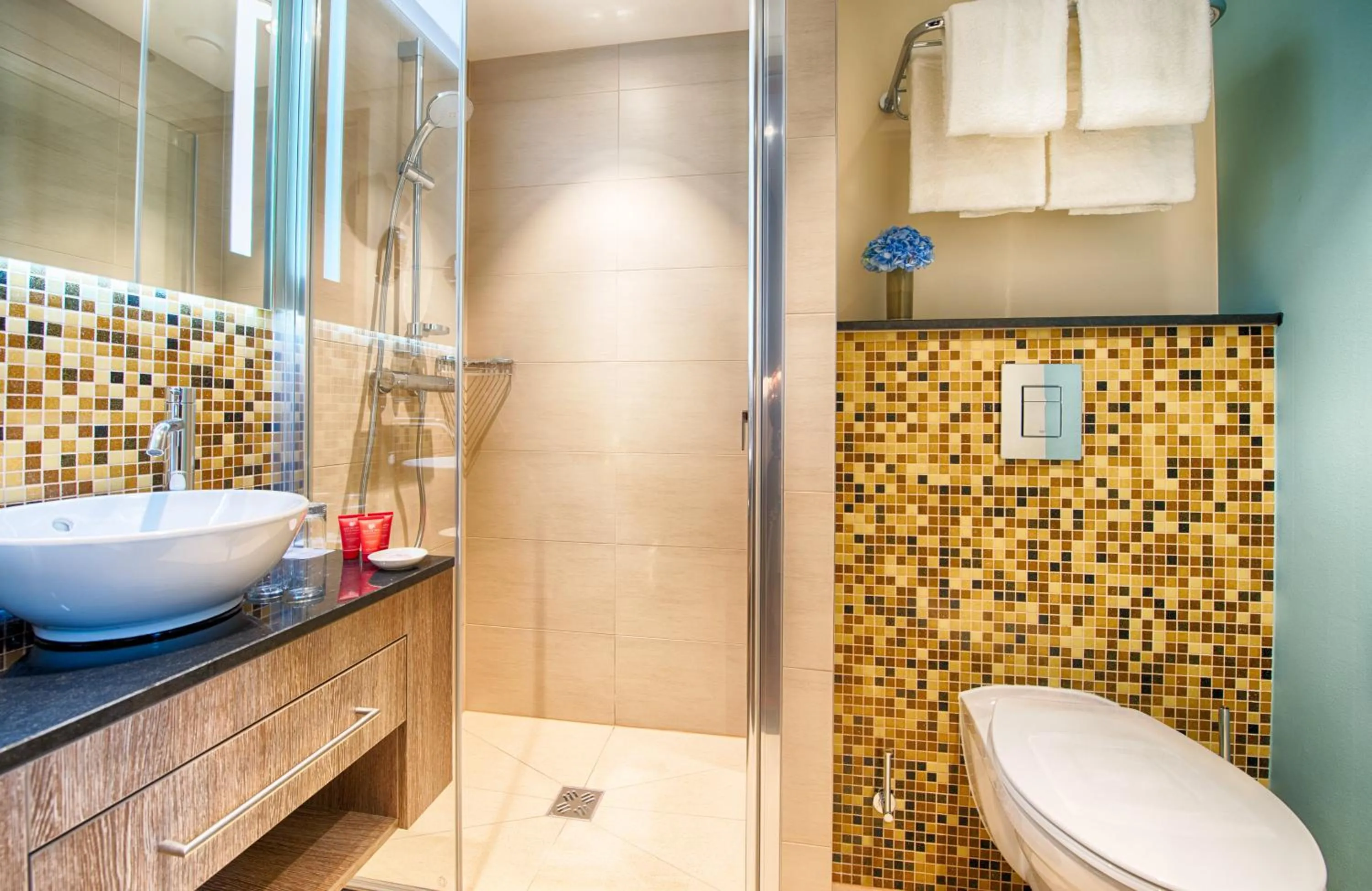 Bathroom in Leonardo Hotel Munich City South