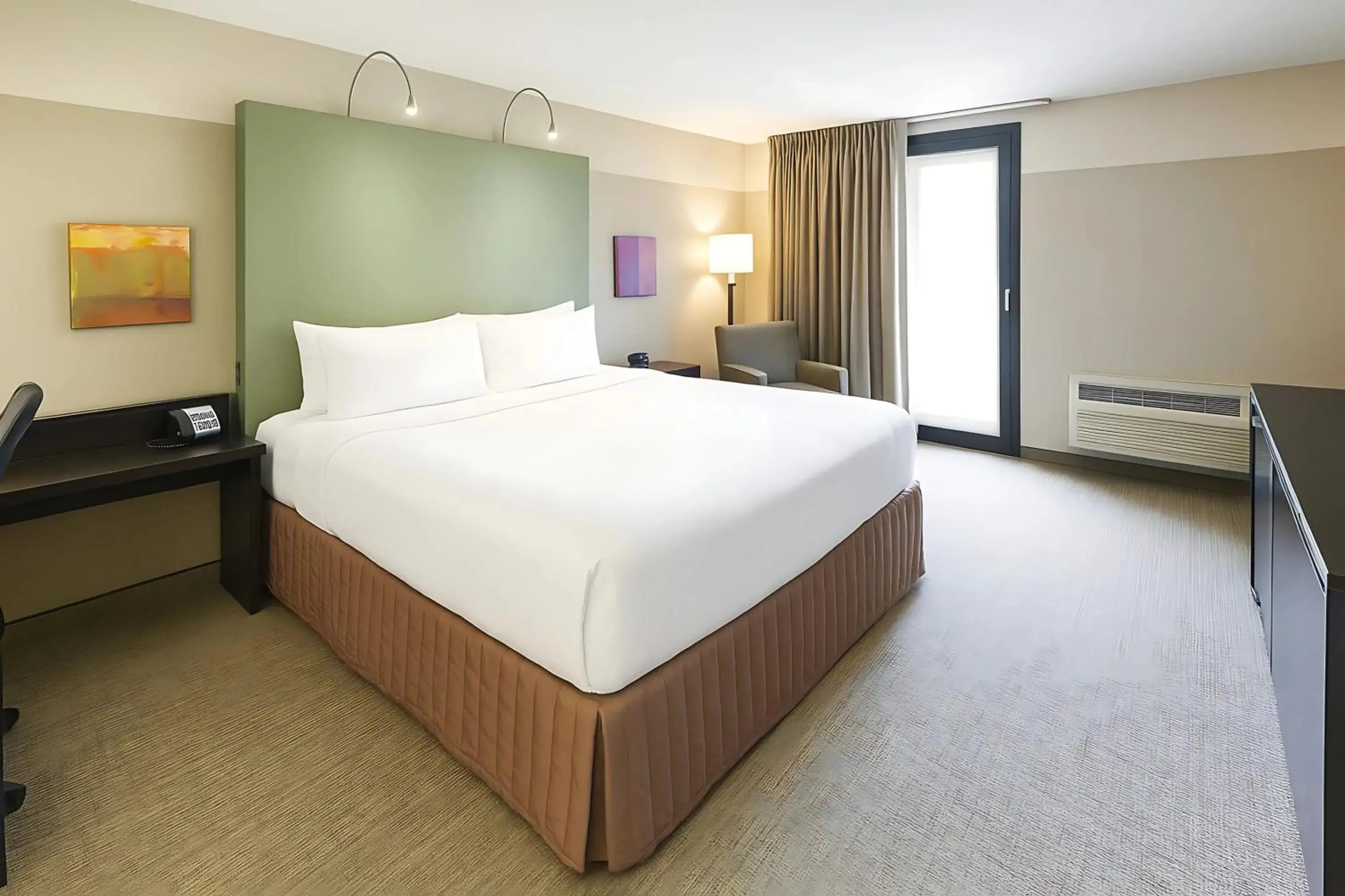 Bed in Crowne Plaza - Chicago West Loop by IHG Bed in Crowne Plaza - Chicago West Loop by IHG