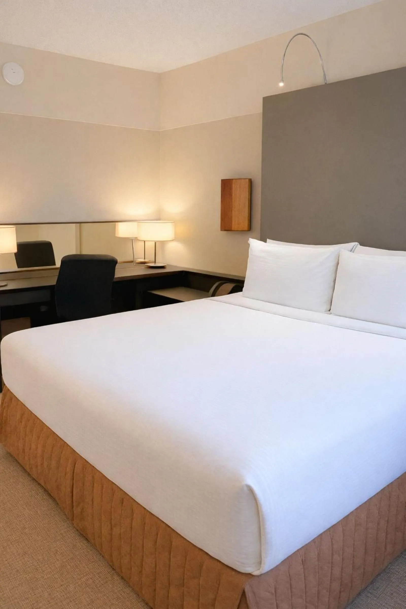 Photo of the whole room, Bed in Crowne Plaza - Chicago West Loop by IHG
