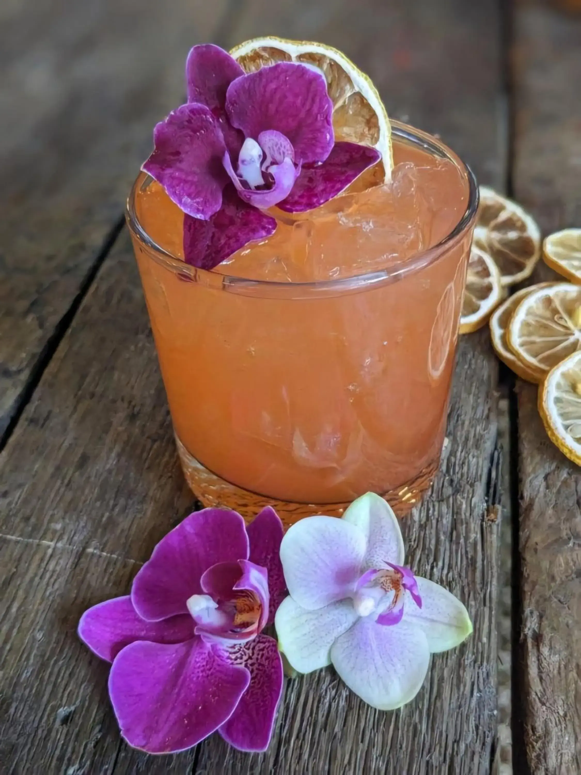 Lounge or bar in Crowne Plaza - Chicago West Loop by IHG Lounge or bar in Crowne Plaza - Chicago West Loop by IHG