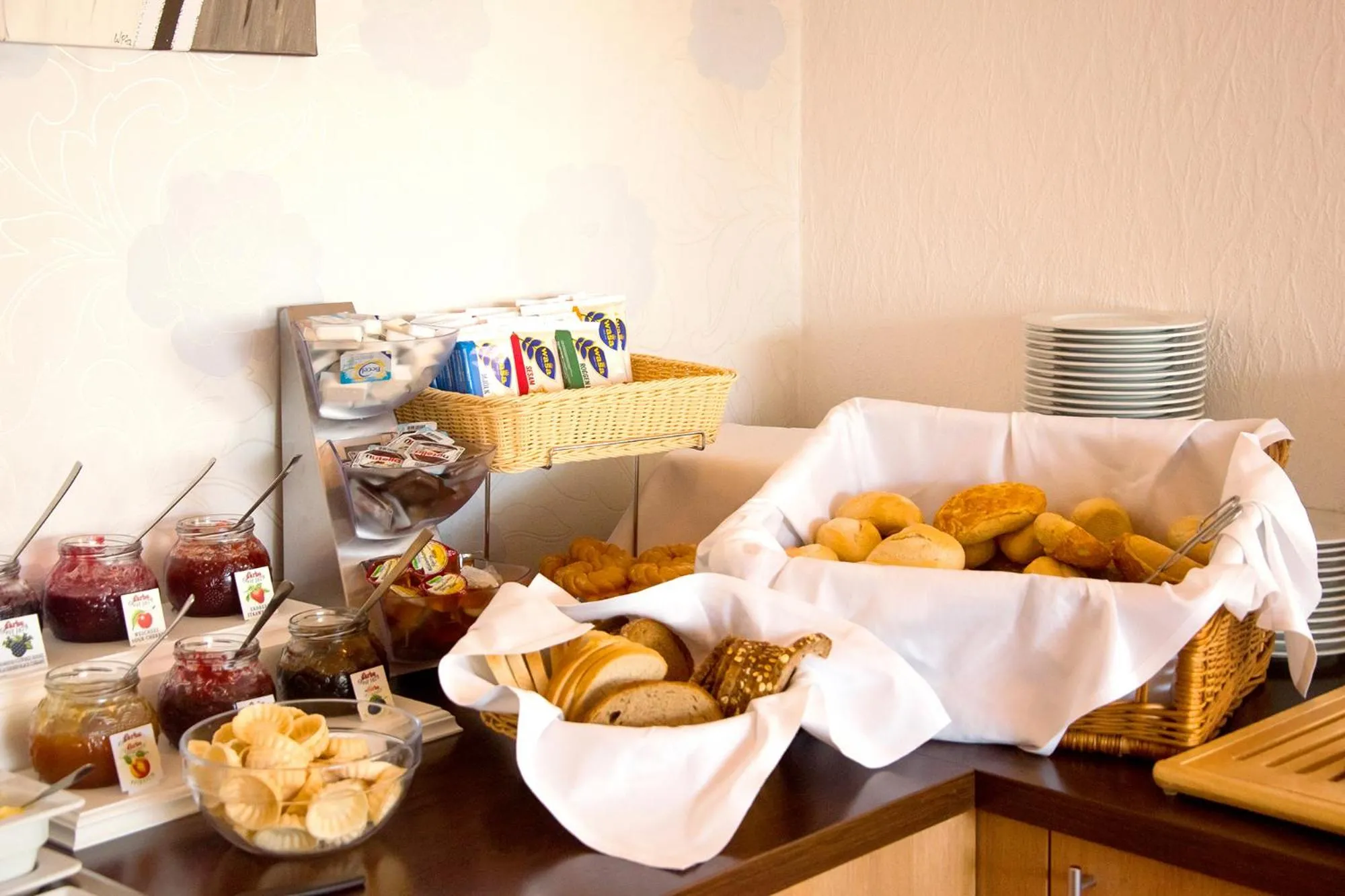 Buffet breakfast in Villa Auszeit Hotel Garni