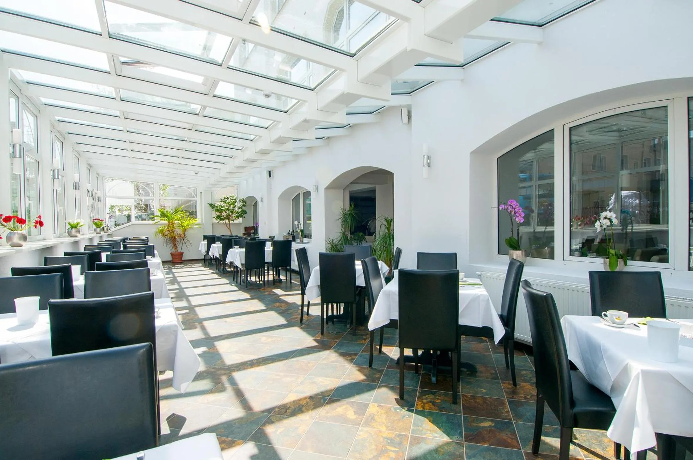 Restaurant/places to eat in Villa Auszeit Hotel Garni