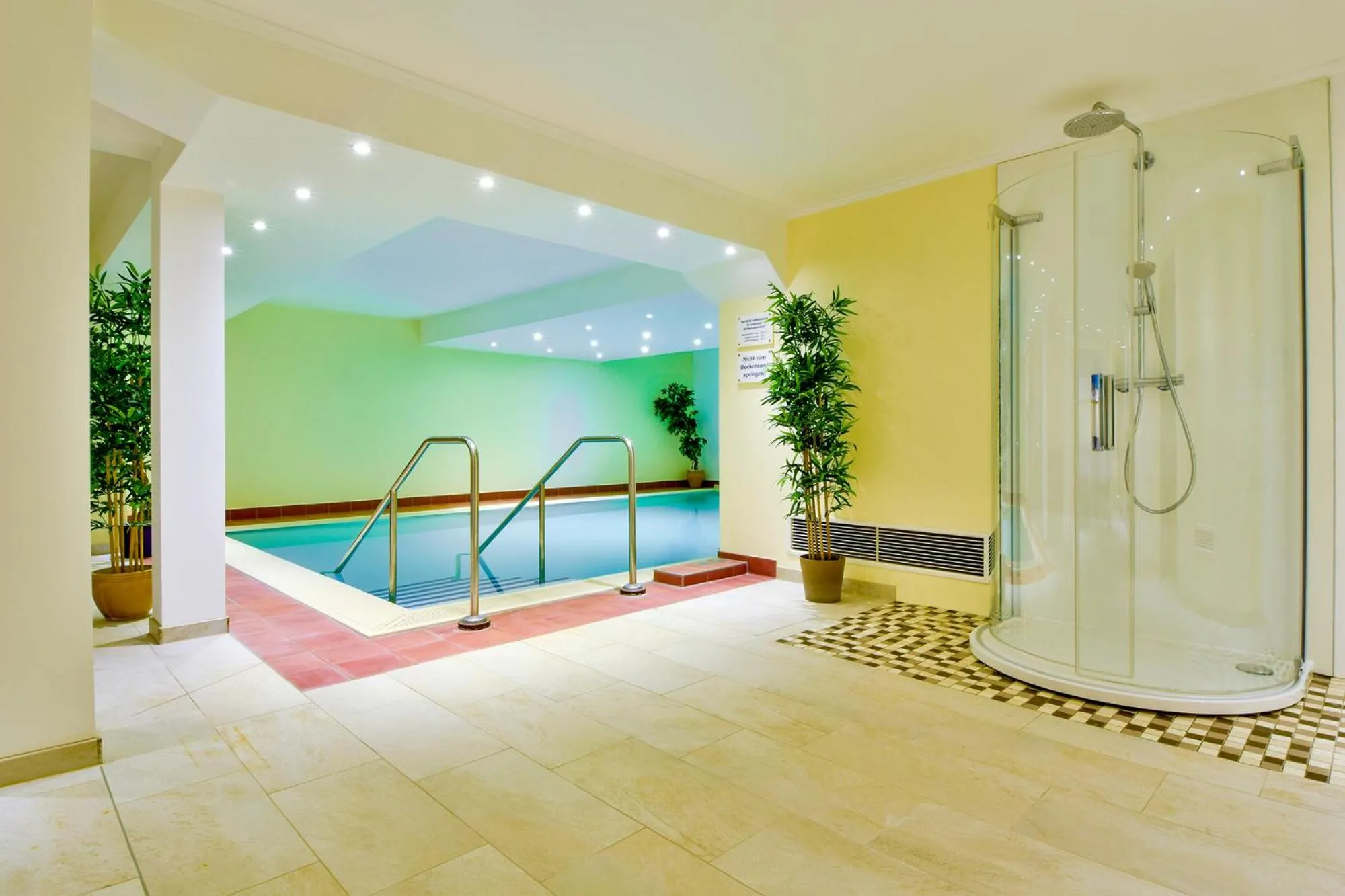 Swimming pool in Villa Auszeit Hotel Garni