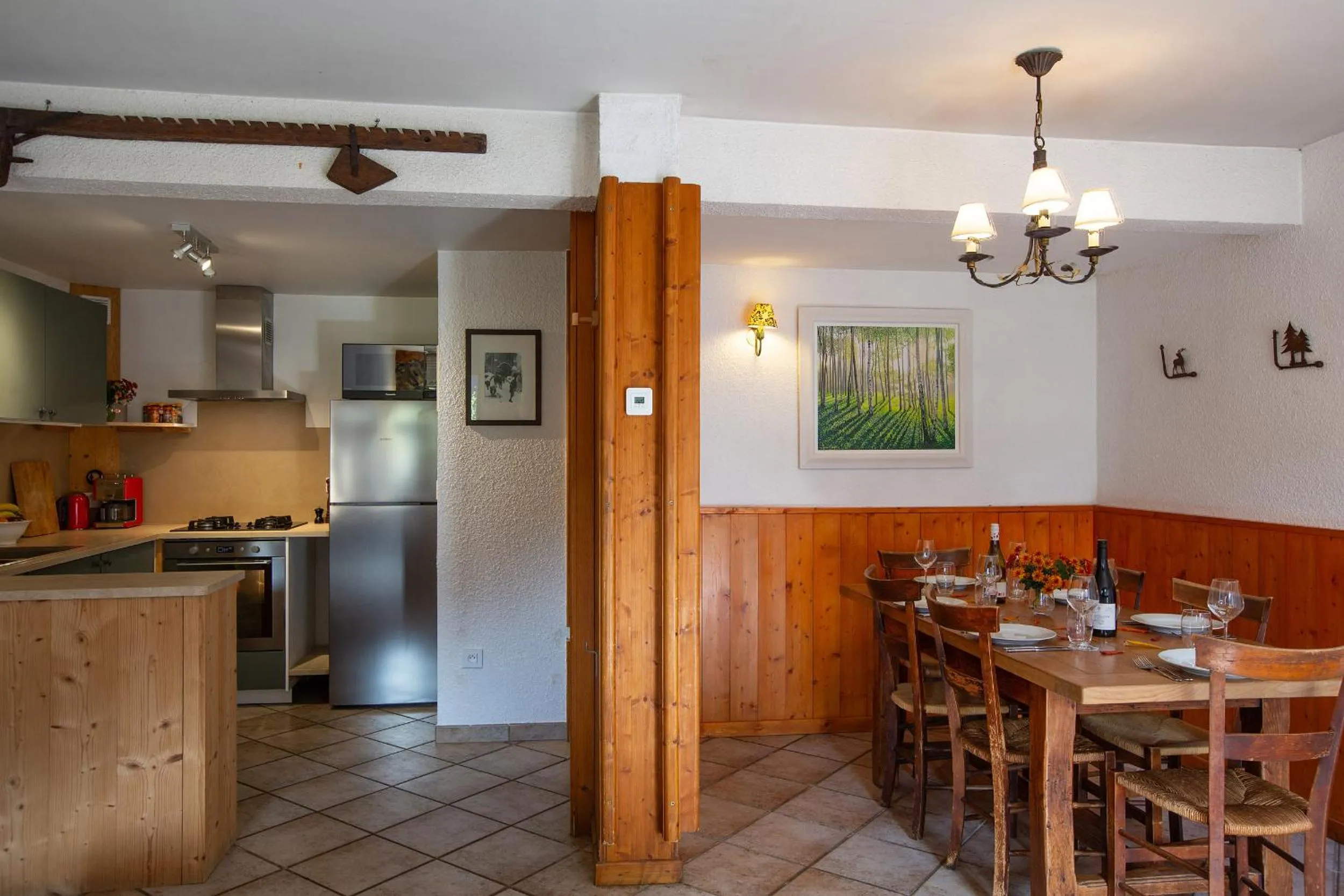 Ski Peak - Chalet Dibona, cosy log fire evenings 200m from the slopes