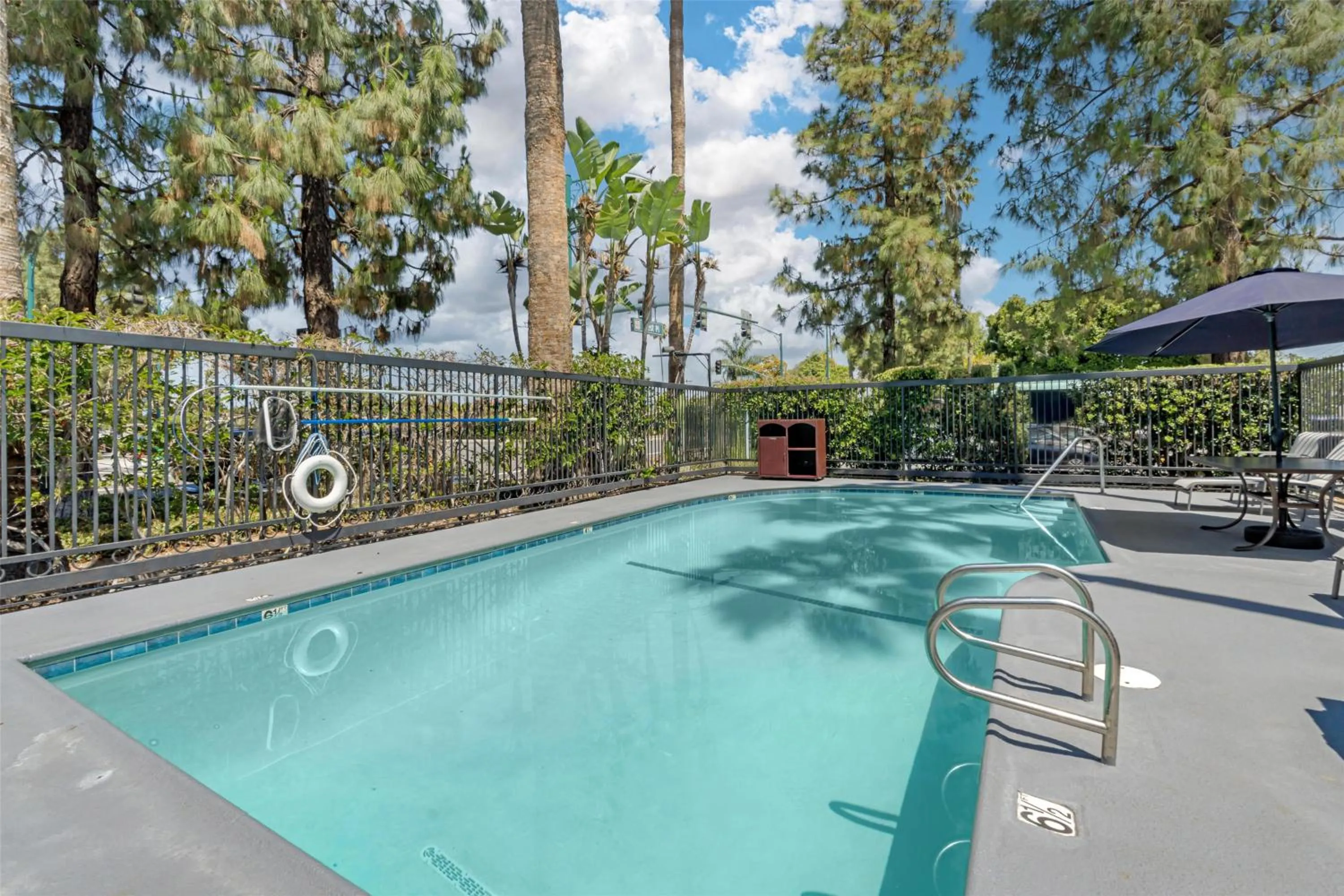 Pool view in Best Western Courtesy Inn Hotel - Anaheim Resort at the Park