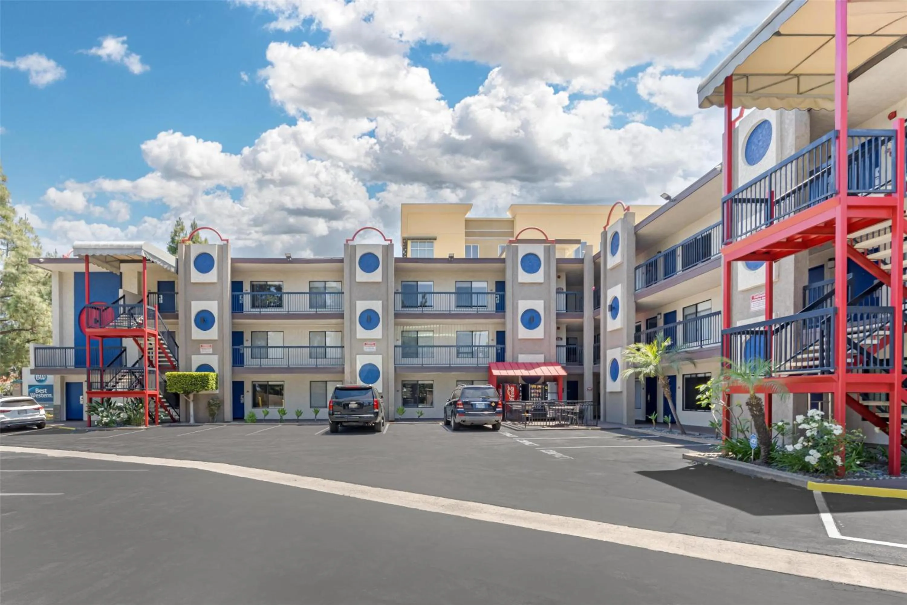 Property building in Best Western Courtesy Inn Hotel - Anaheim Resort at the Park