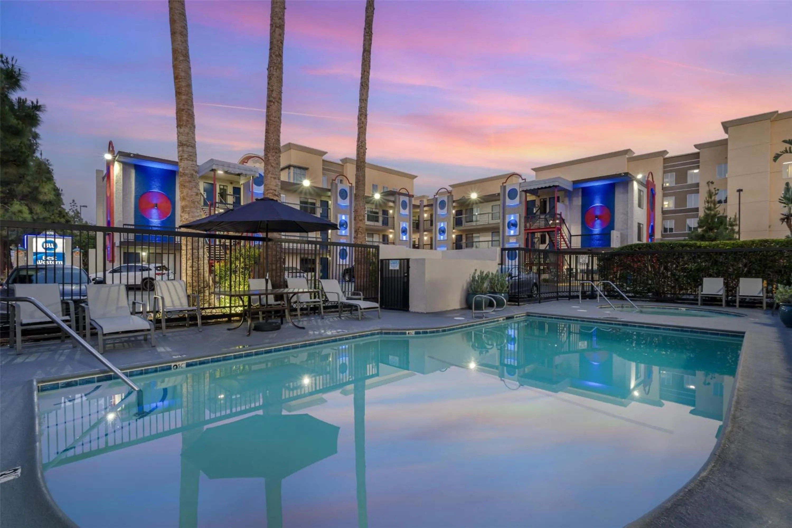 Property building in Best Western Courtesy Inn Hotel - Anaheim Resort at the Park