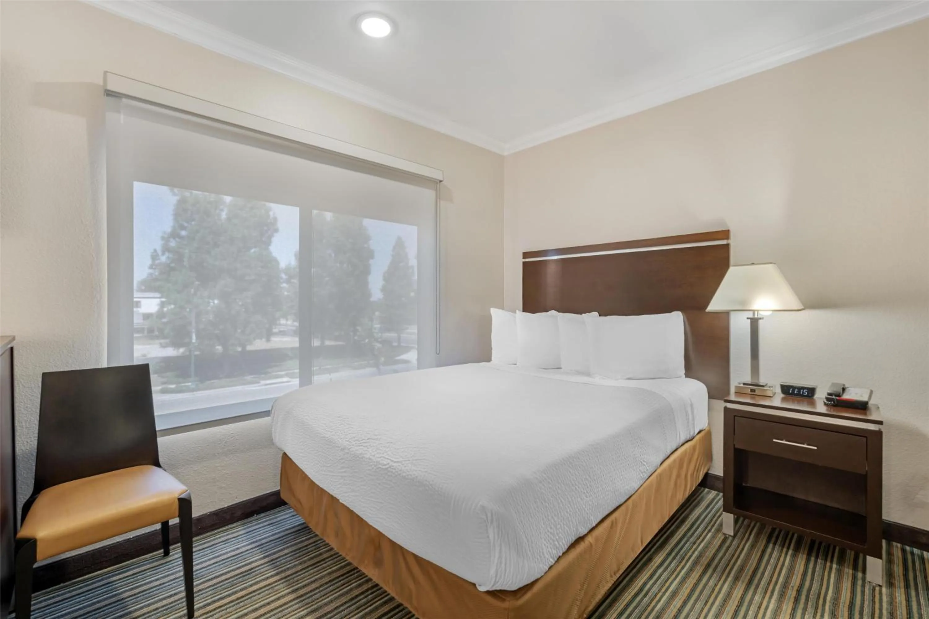 Bedroom, Bed in Best Western Courtesy Inn Hotel - Anaheim Resort at the Park