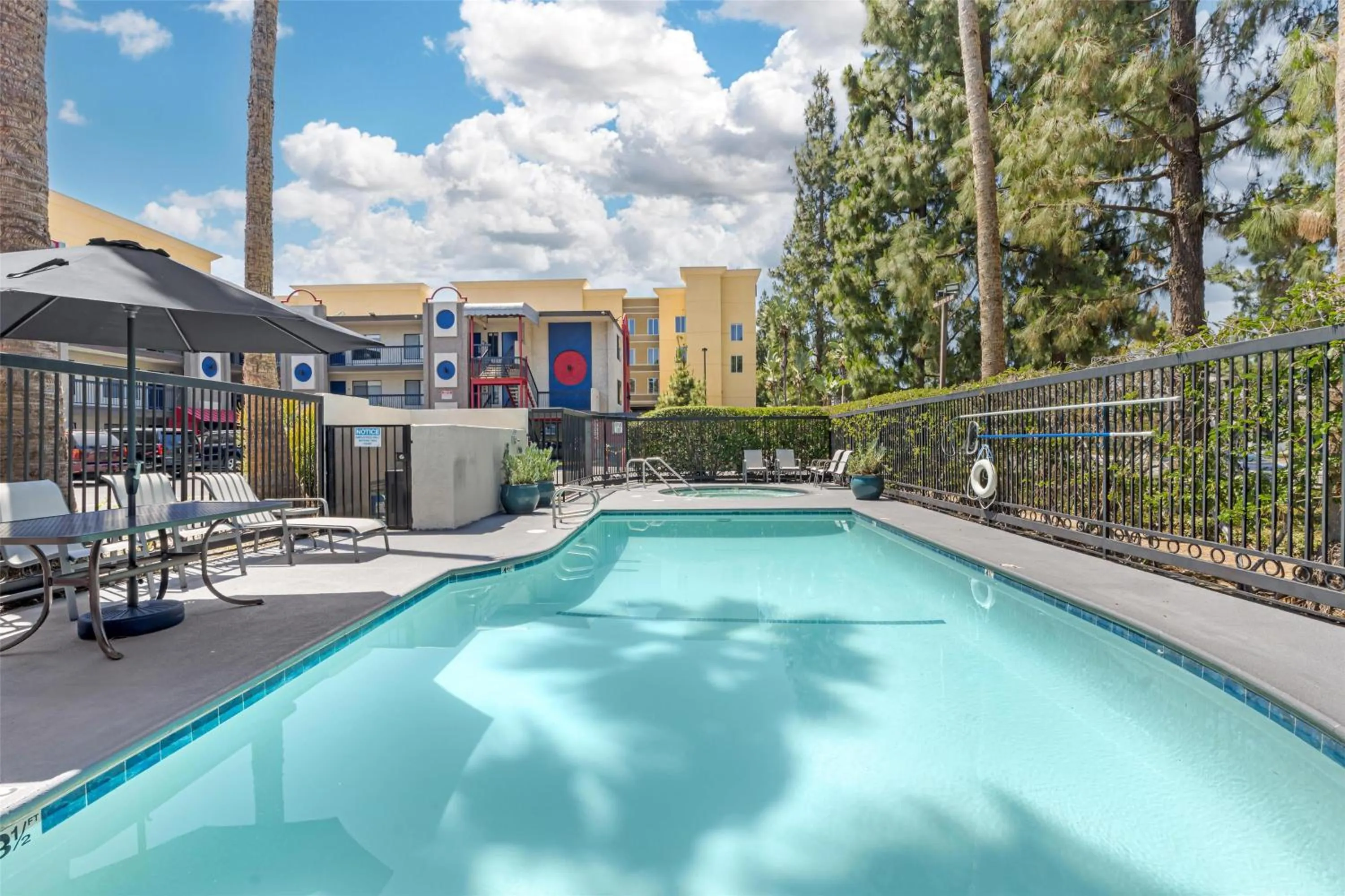 Pool view in Best Western Courtesy Inn Hotel - Anaheim Resort at the Park