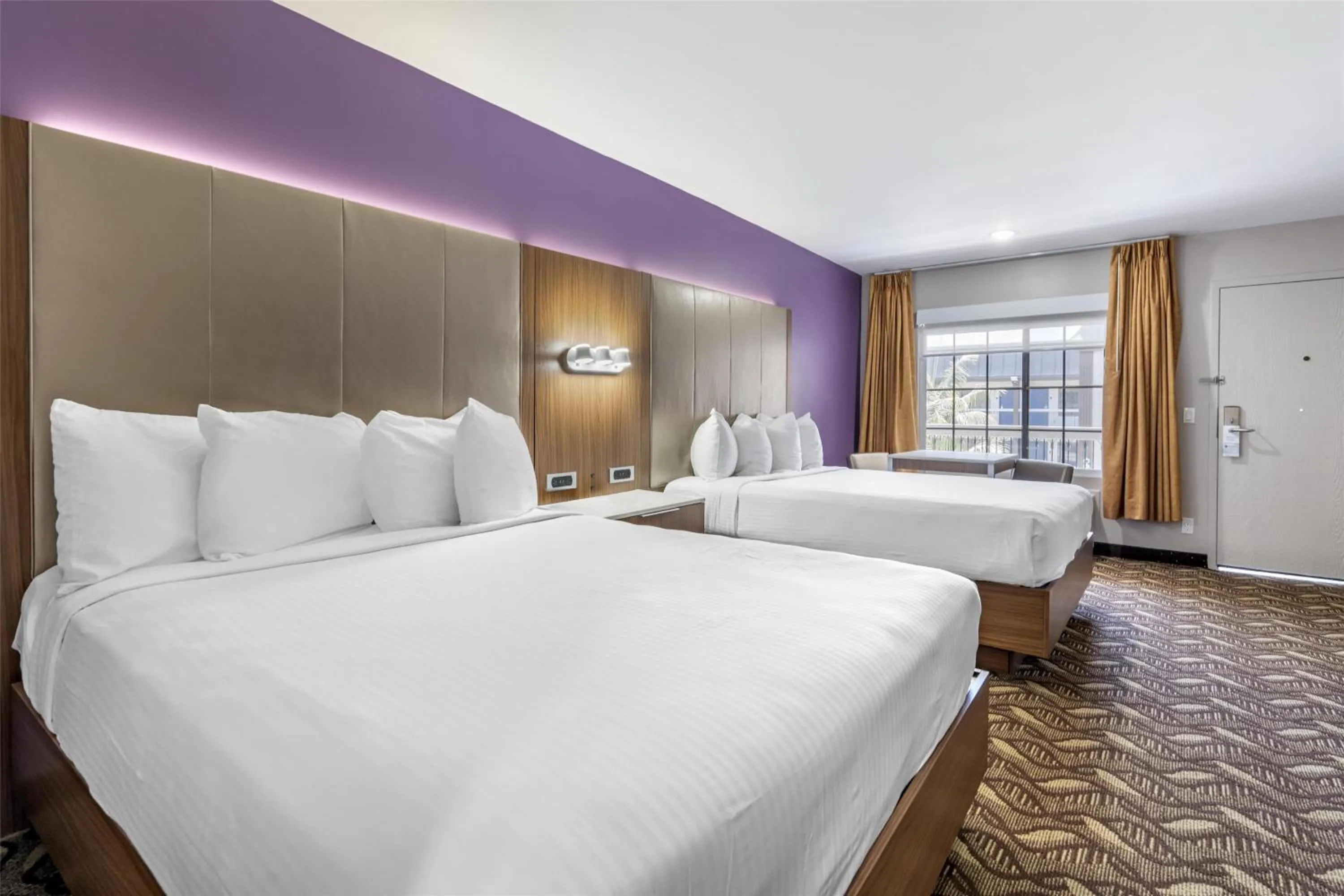 Bedroom, Bed in Best Western Airport Plaza Inn Hotel - Los Angeles LAX