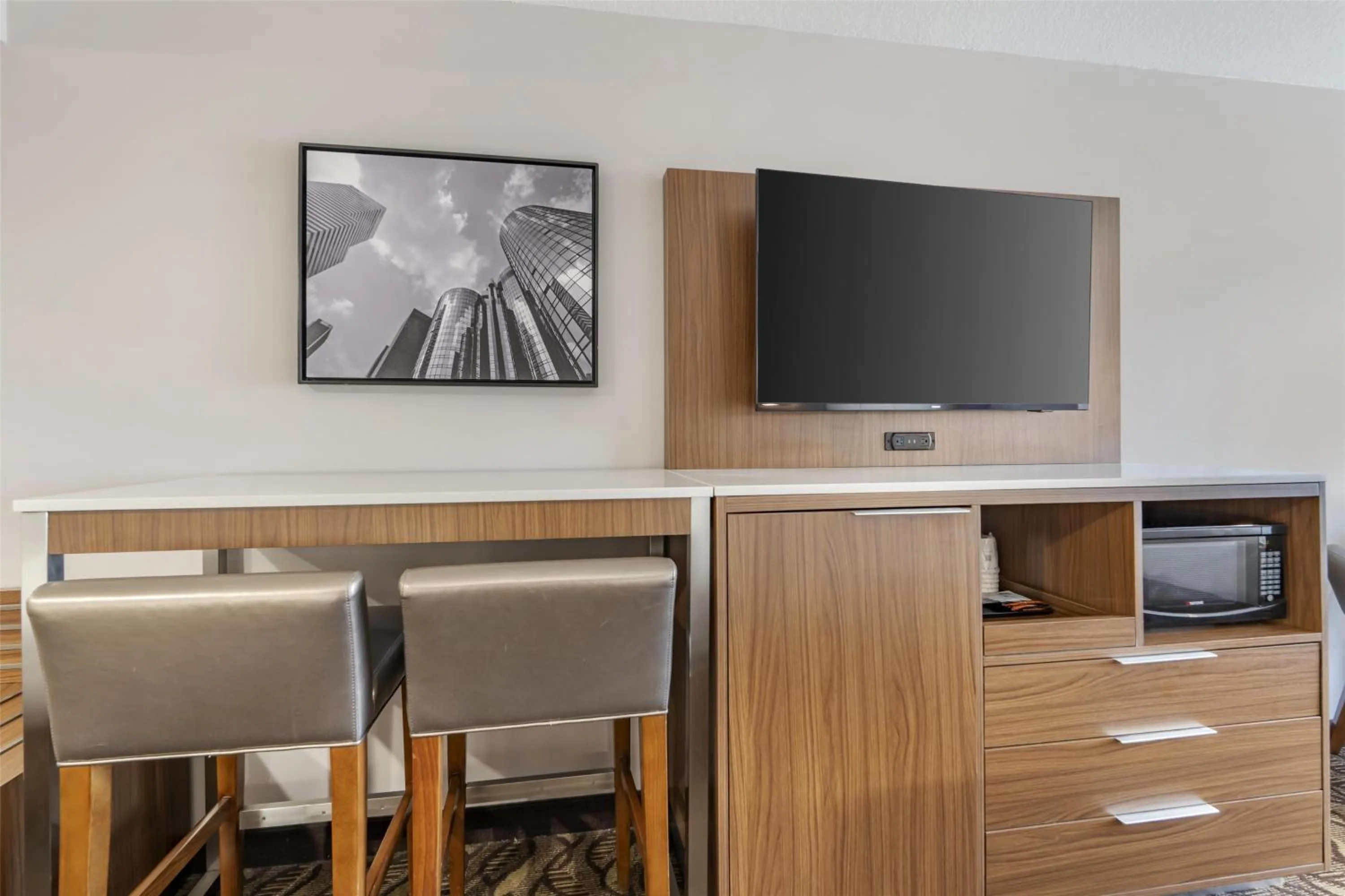 Bedroom in Best Western Airport Plaza Inn Hotel - Los Angeles LAX