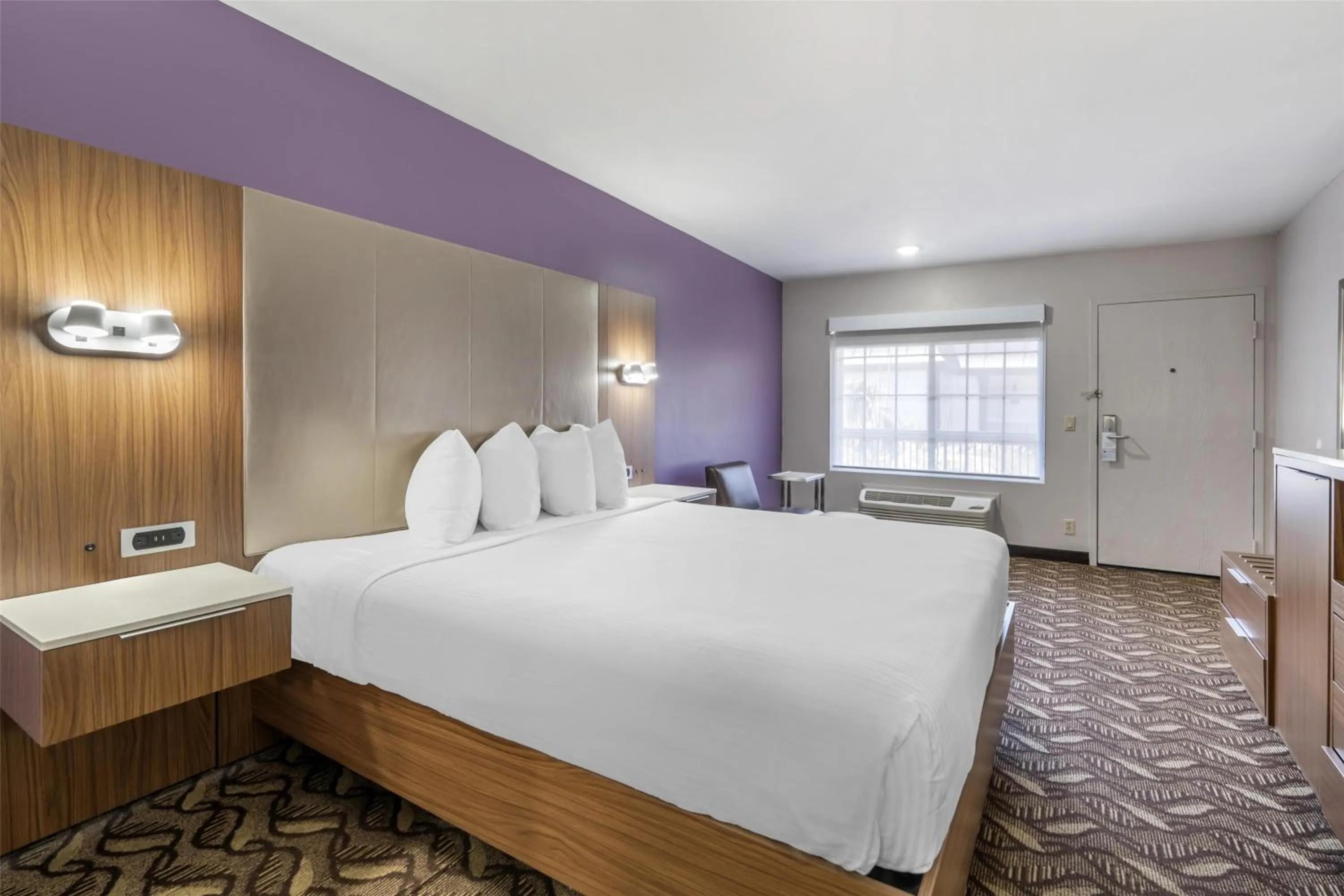 Bedroom, Bed in Best Western Airport Plaza Inn Hotel - Los Angeles LAX