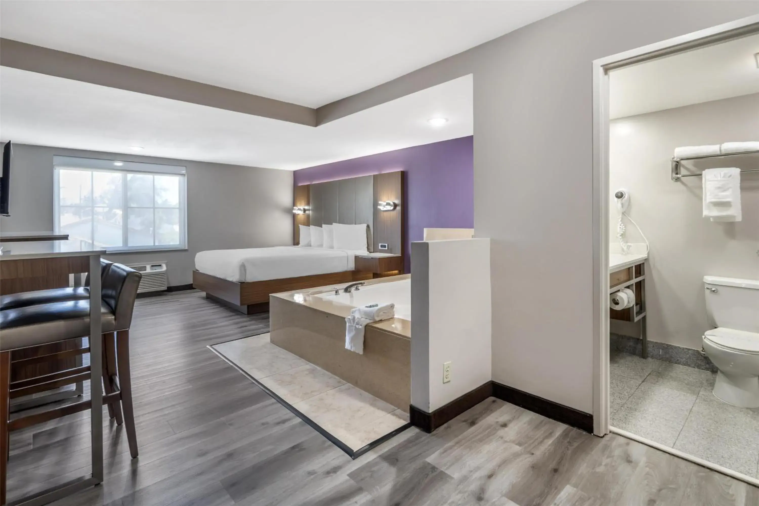 Bedroom, Bed in Best Western Airport Plaza Inn Hotel - Los Angeles LAX Bedroom, Bed in Best Western Airport Plaza Inn Hotel - Los Angeles LAX