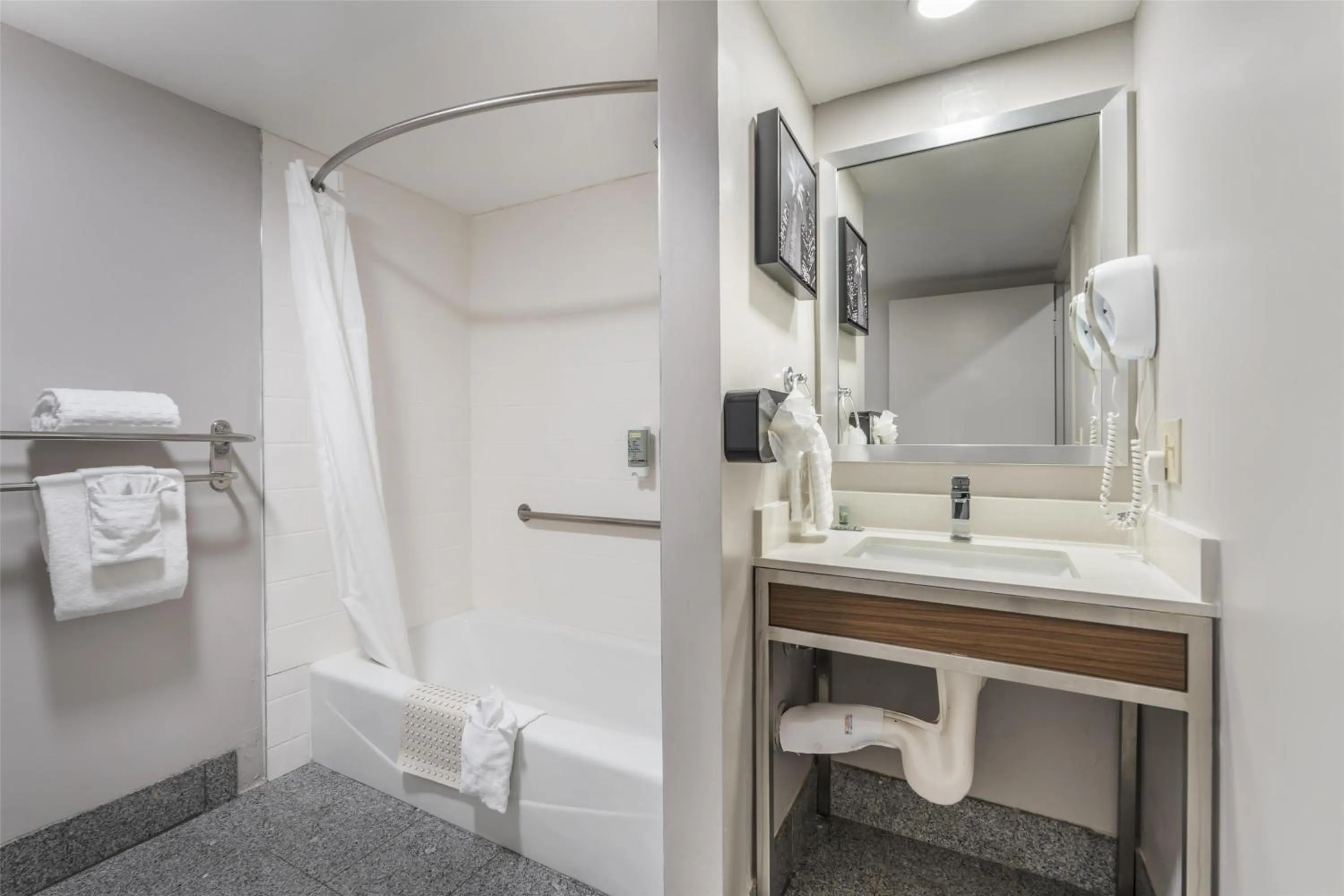 Bathroom in Best Western Airport Plaza Inn Hotel - Los Angeles LAX