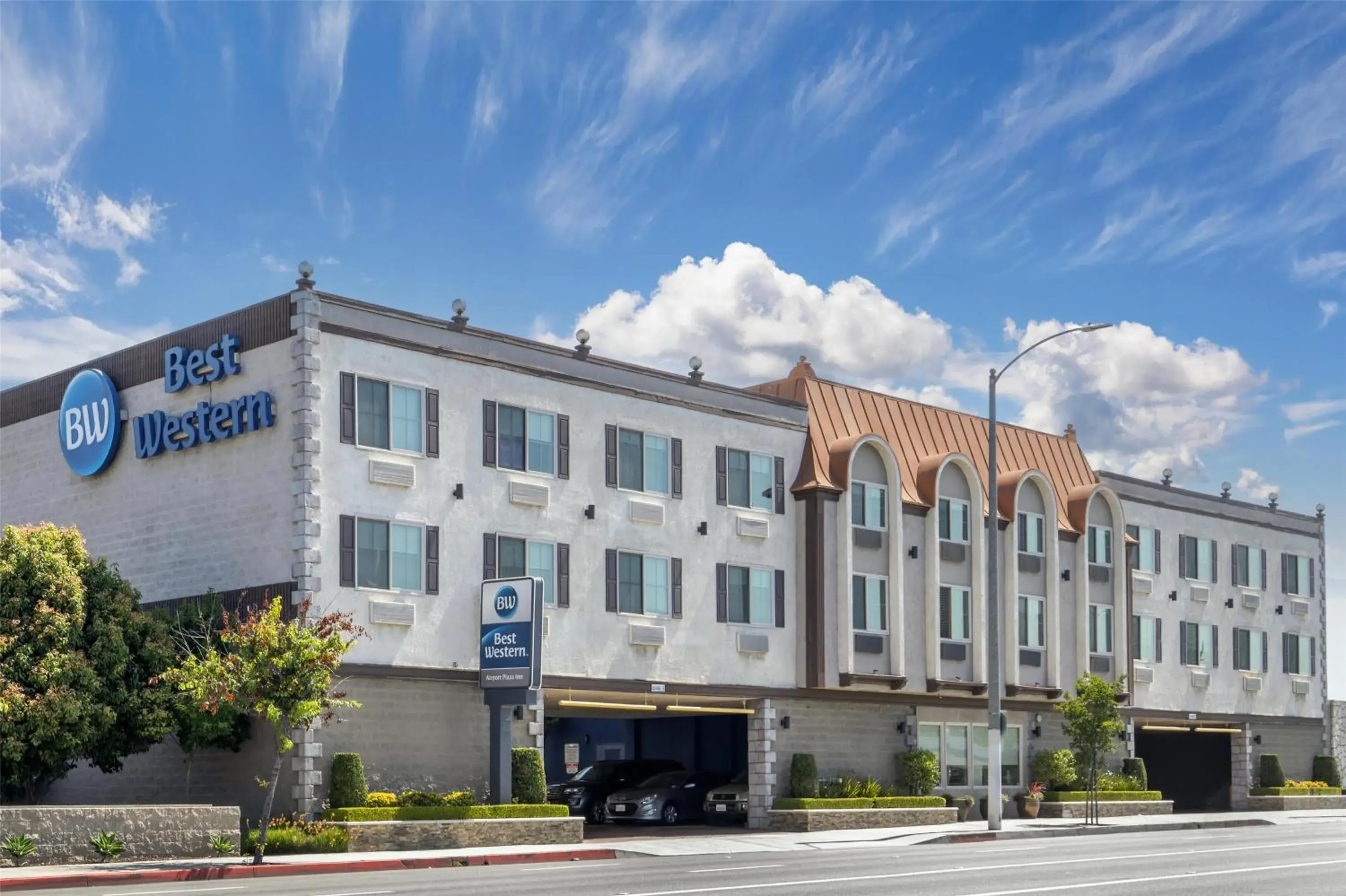 Property building in Best Western Airport Plaza Inn Hotel - Los Angeles LAX Property building in Best Western Airport Plaza Inn Hotel - Los Angeles LAX