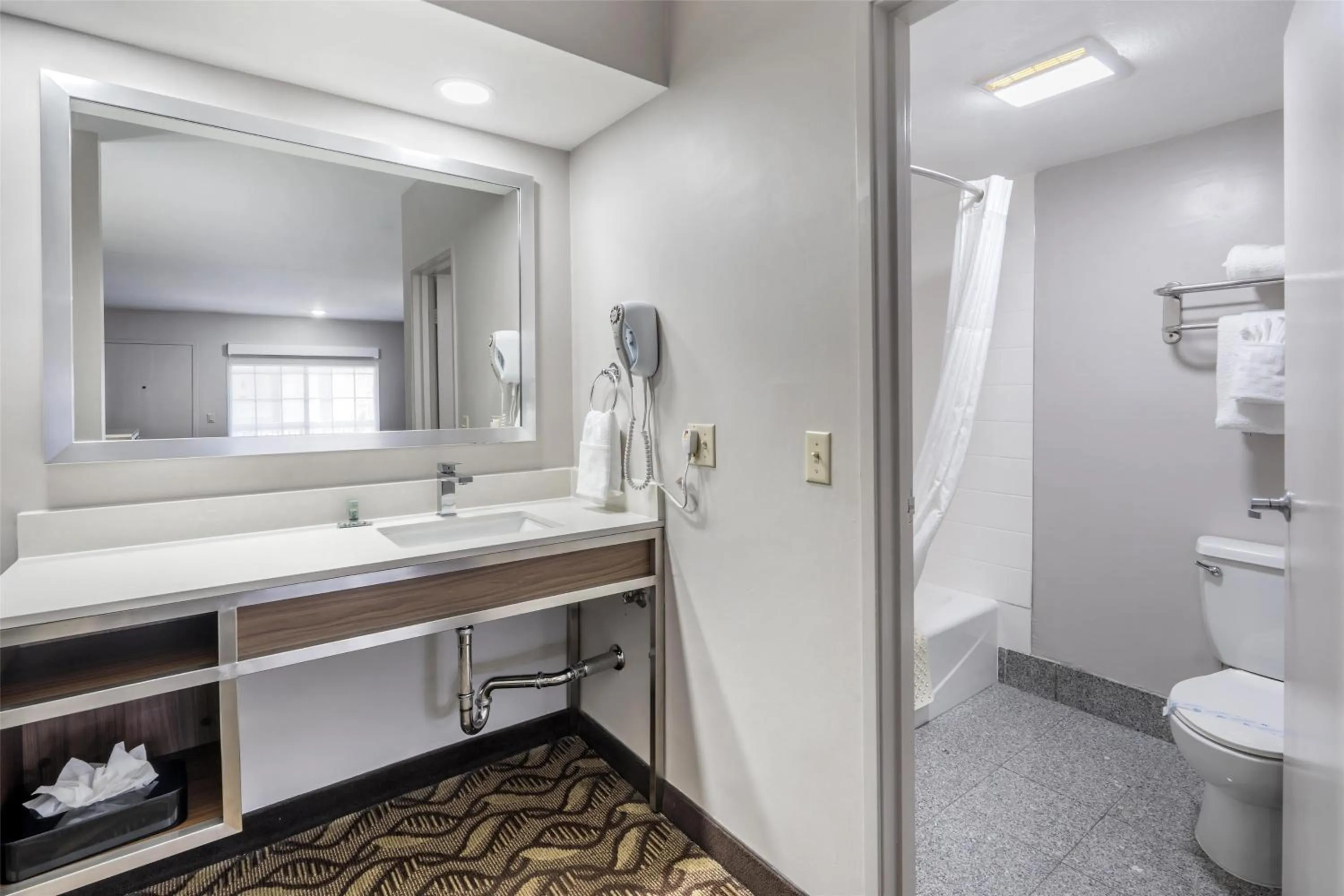 Bathroom in Best Western Airport Plaza Inn Hotel - Los Angeles LAX