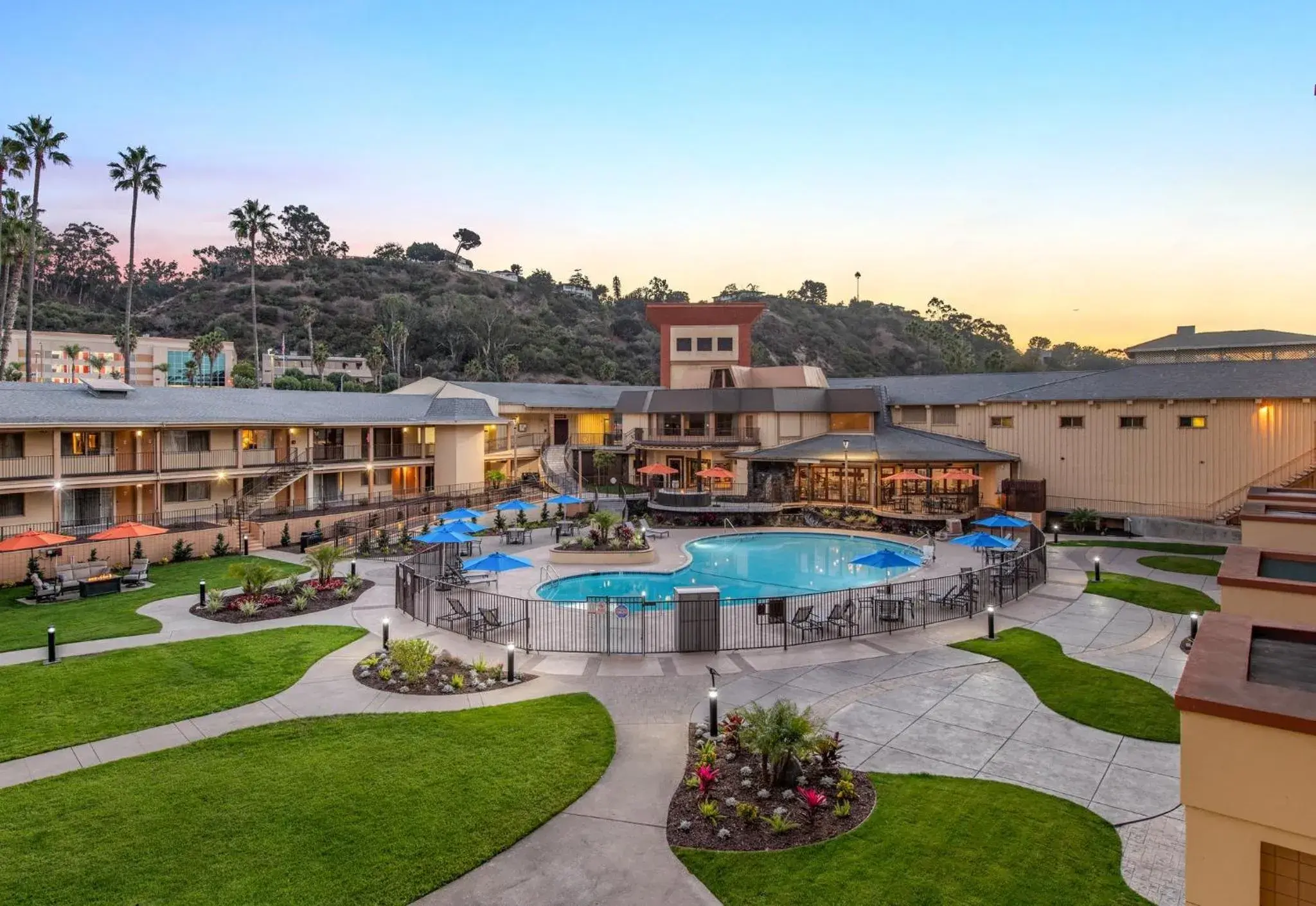 Swimming pool in Crowne Plaza Hotel Mission Valley by IHG Swimming pool in Crowne Plaza Hotel Mission Valley by IHG