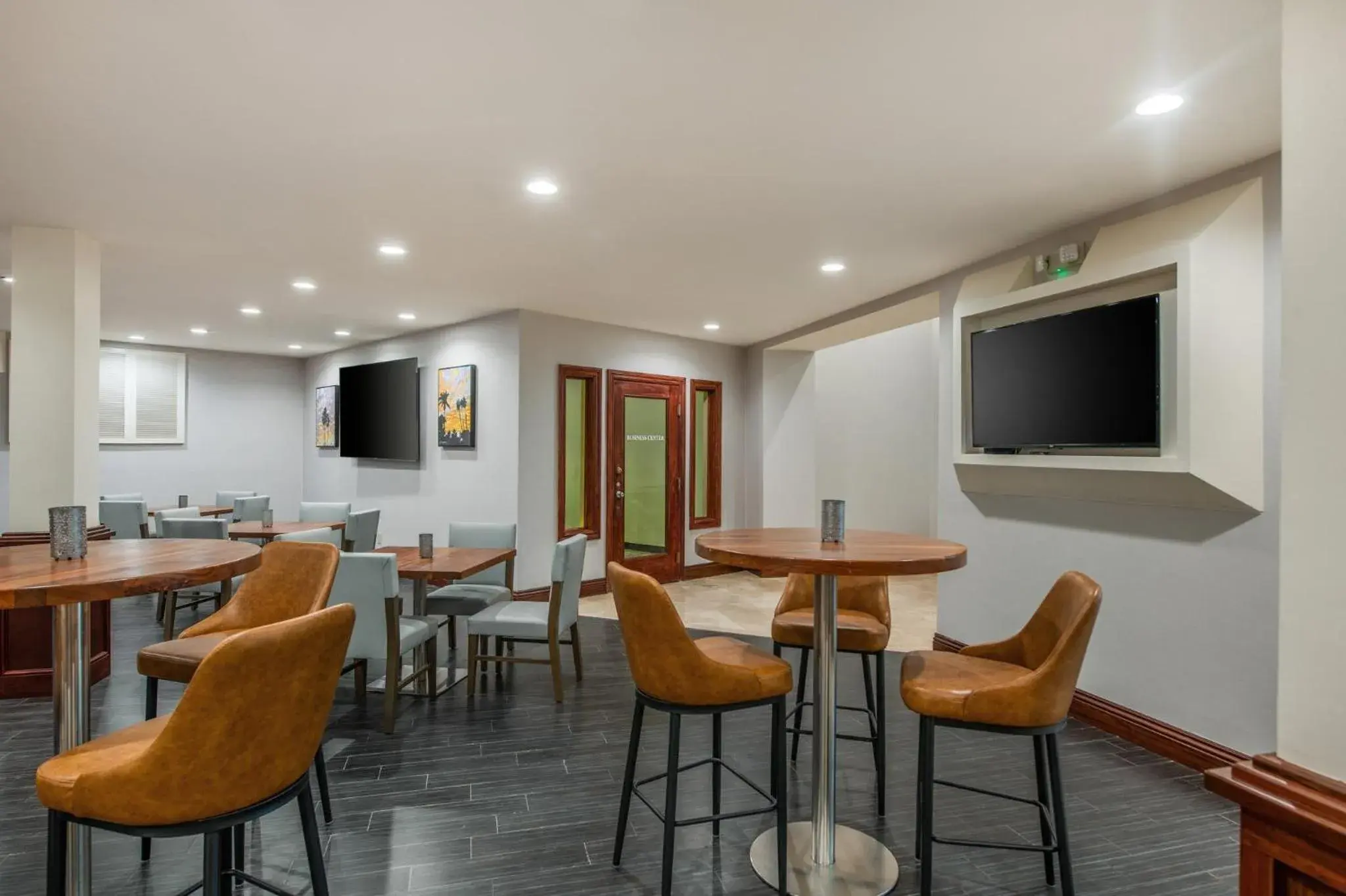 Lounge or bar in Crowne Plaza Hotel Mission Valley by IHG Lounge or bar in Crowne Plaza Hotel Mission Valley by IHG