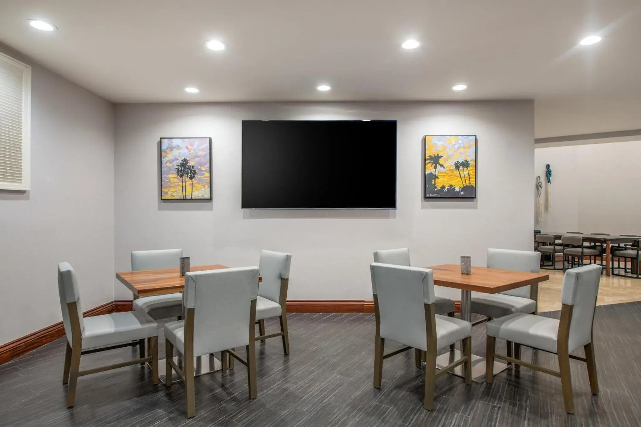 Lounge or bar in Crowne Plaza Hotel Mission Valley by IHG Lounge or bar in Crowne Plaza Hotel Mission Valley by IHG