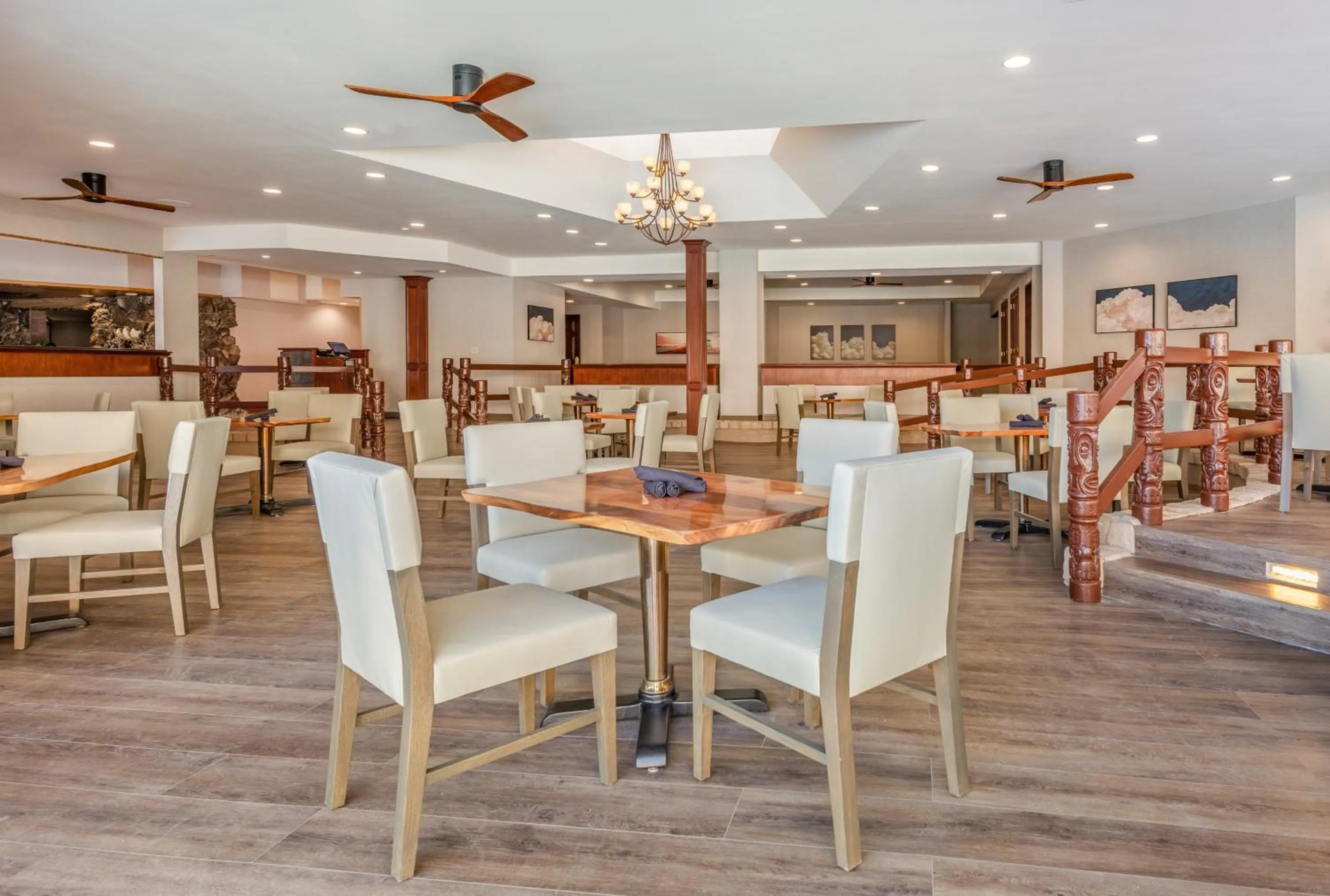 Restaurant/places to eat in Crowne Plaza San Diego - Mission Valley by IHG