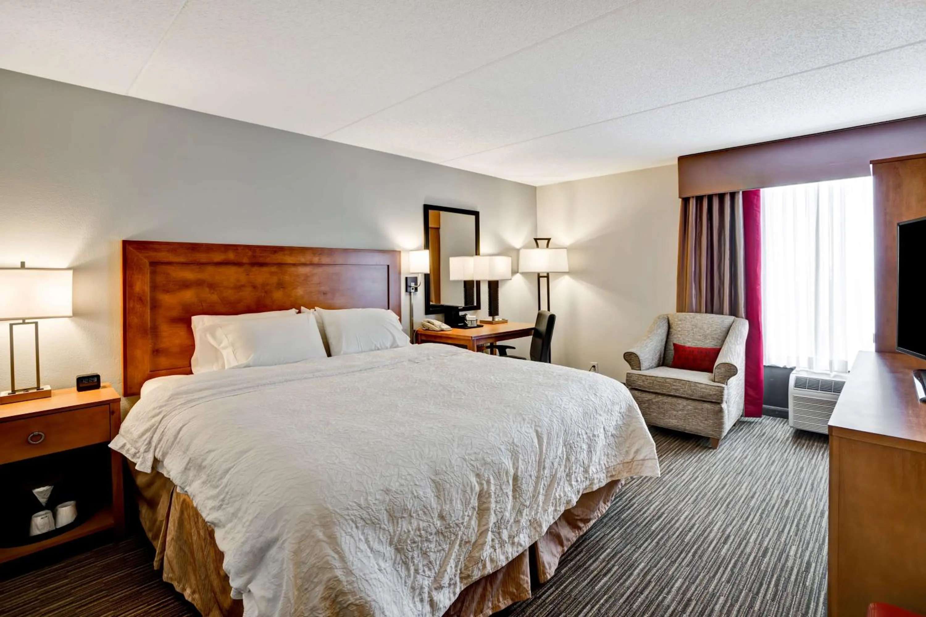 Bed in Hampton Inn Norfolk-Naval Base