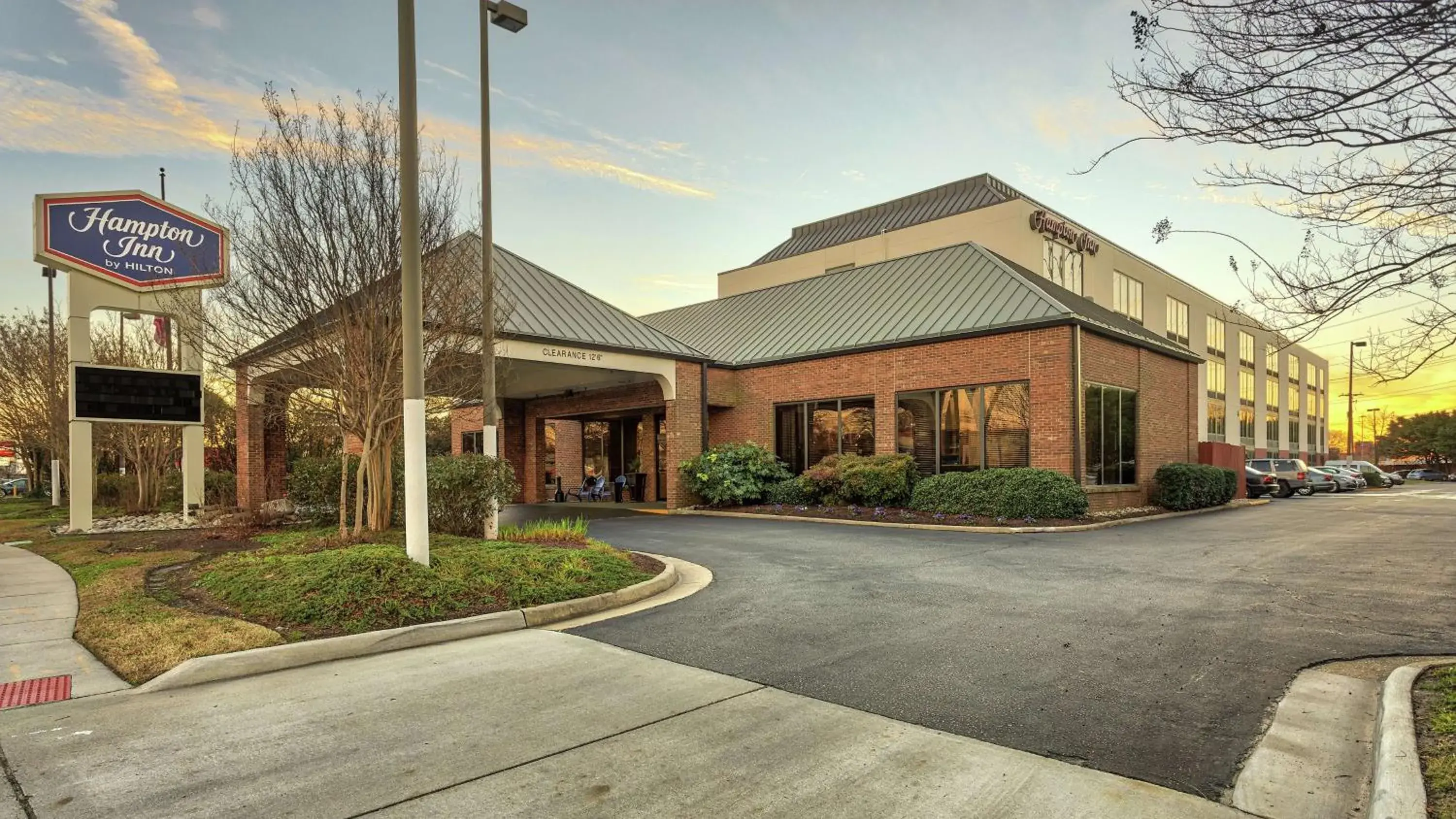 Property building in Hampton Inn Norfolk-Naval Base Property building in Hampton Inn Norfolk-Naval Base