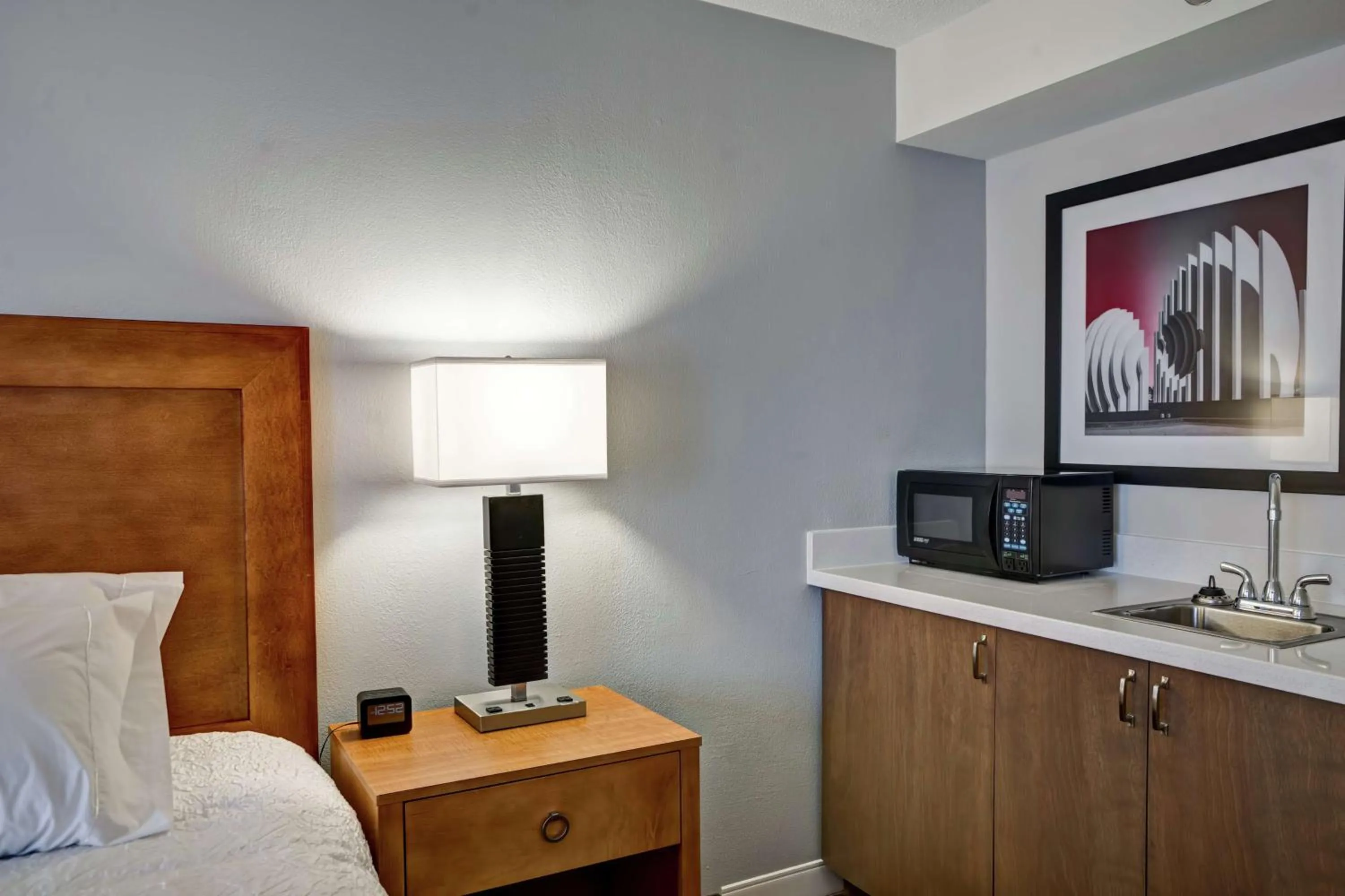 Kitchen or kitchenette, Bed in Hampton Inn Norfolk-Naval Base