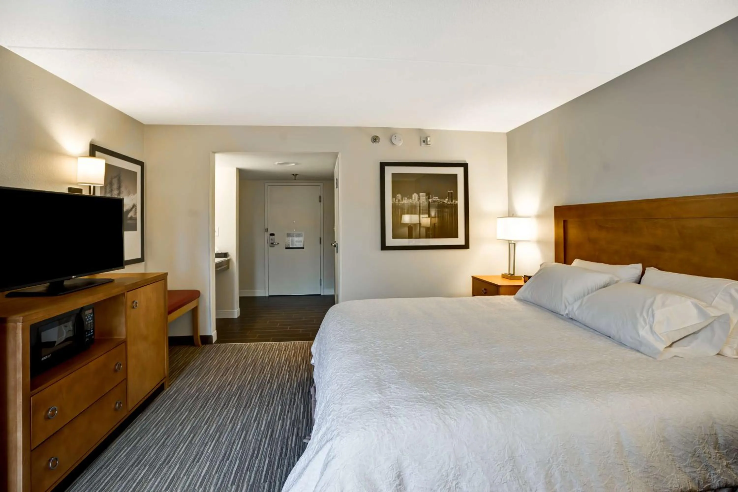 Bed in Hampton Inn Norfolk-Naval Base