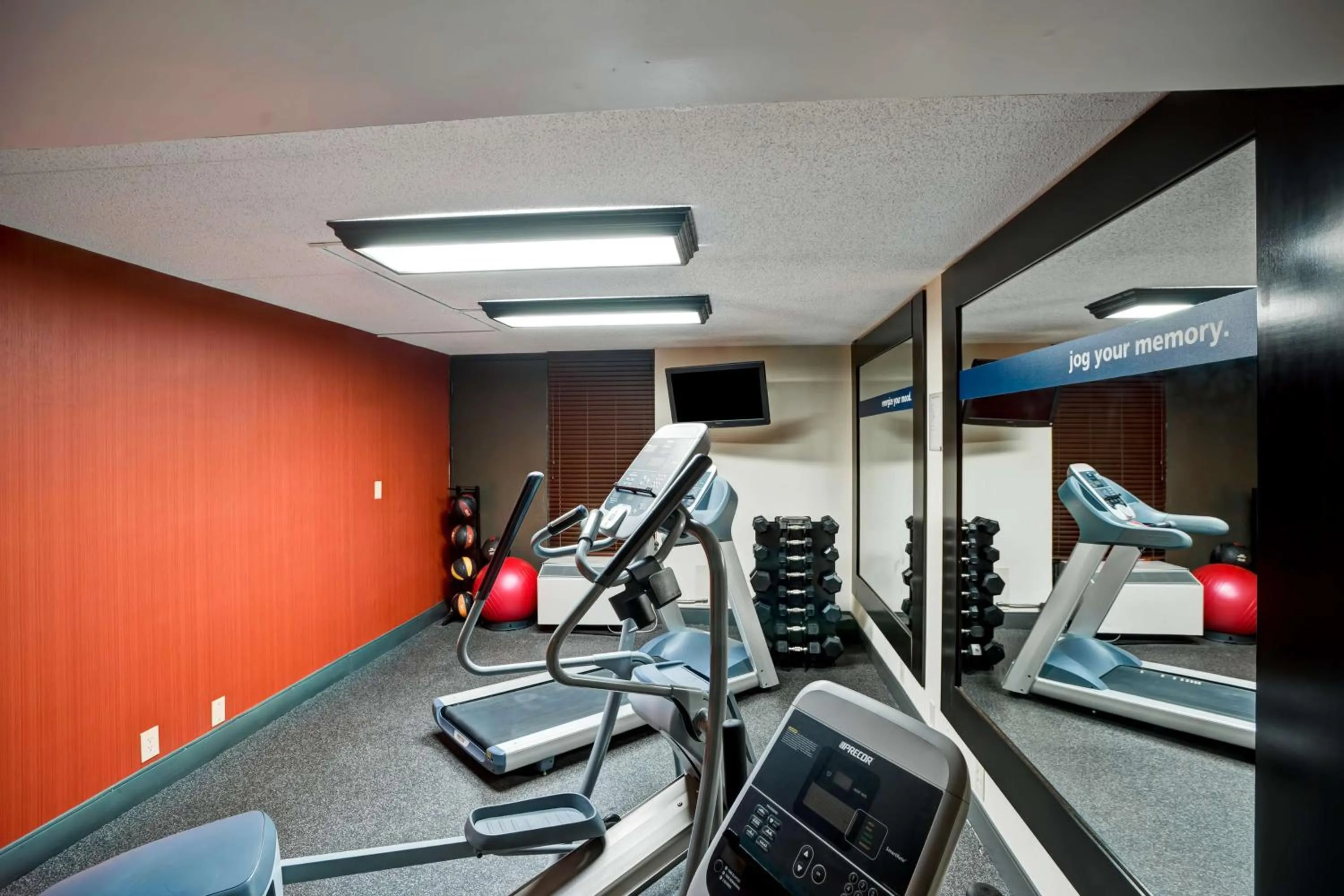 Fitness centre/facilities in Hampton Inn Norfolk-Naval Base