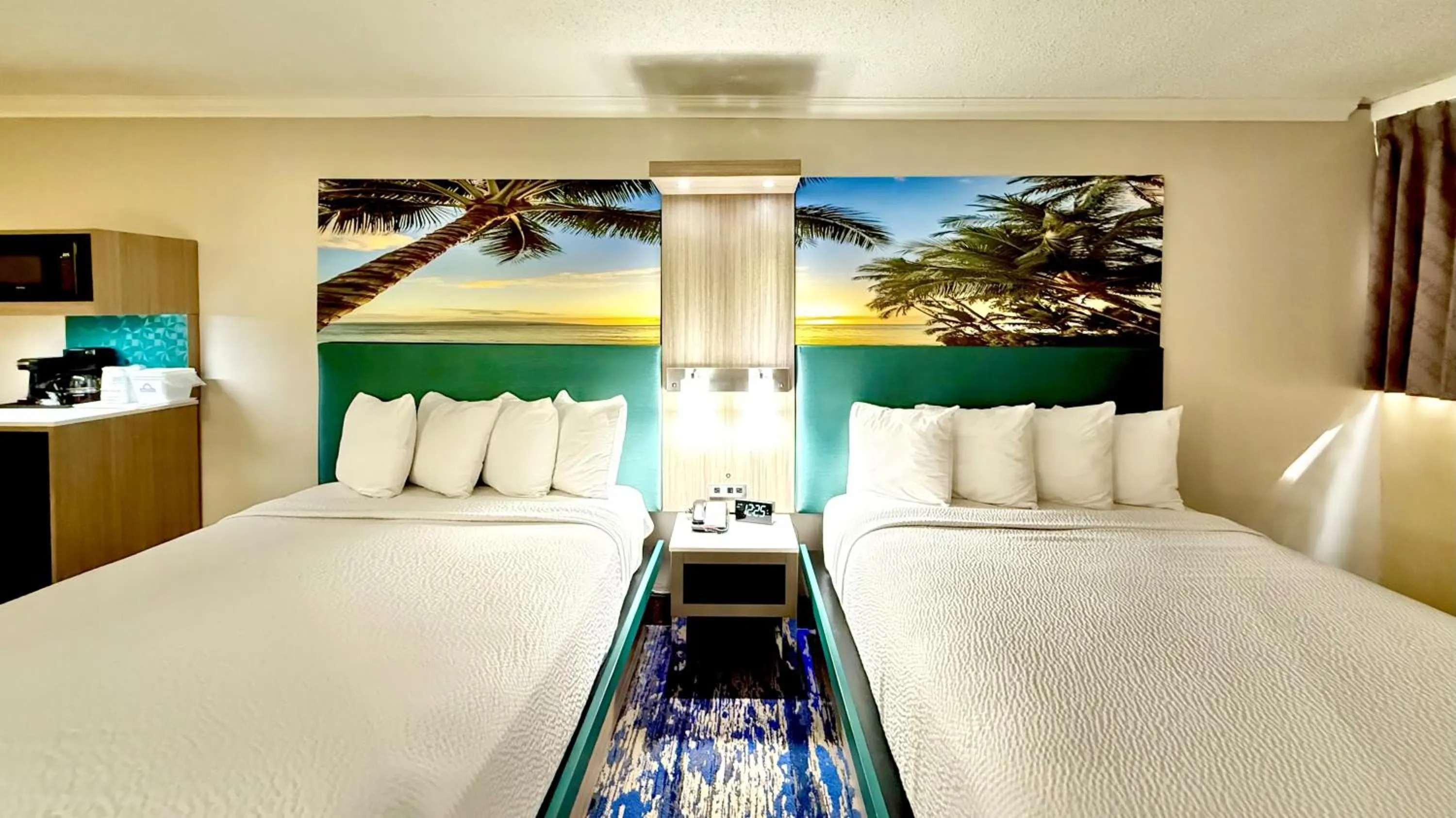 Bed in Days Inn by Wyndham Los Angeles LAX Airport Stadium Area