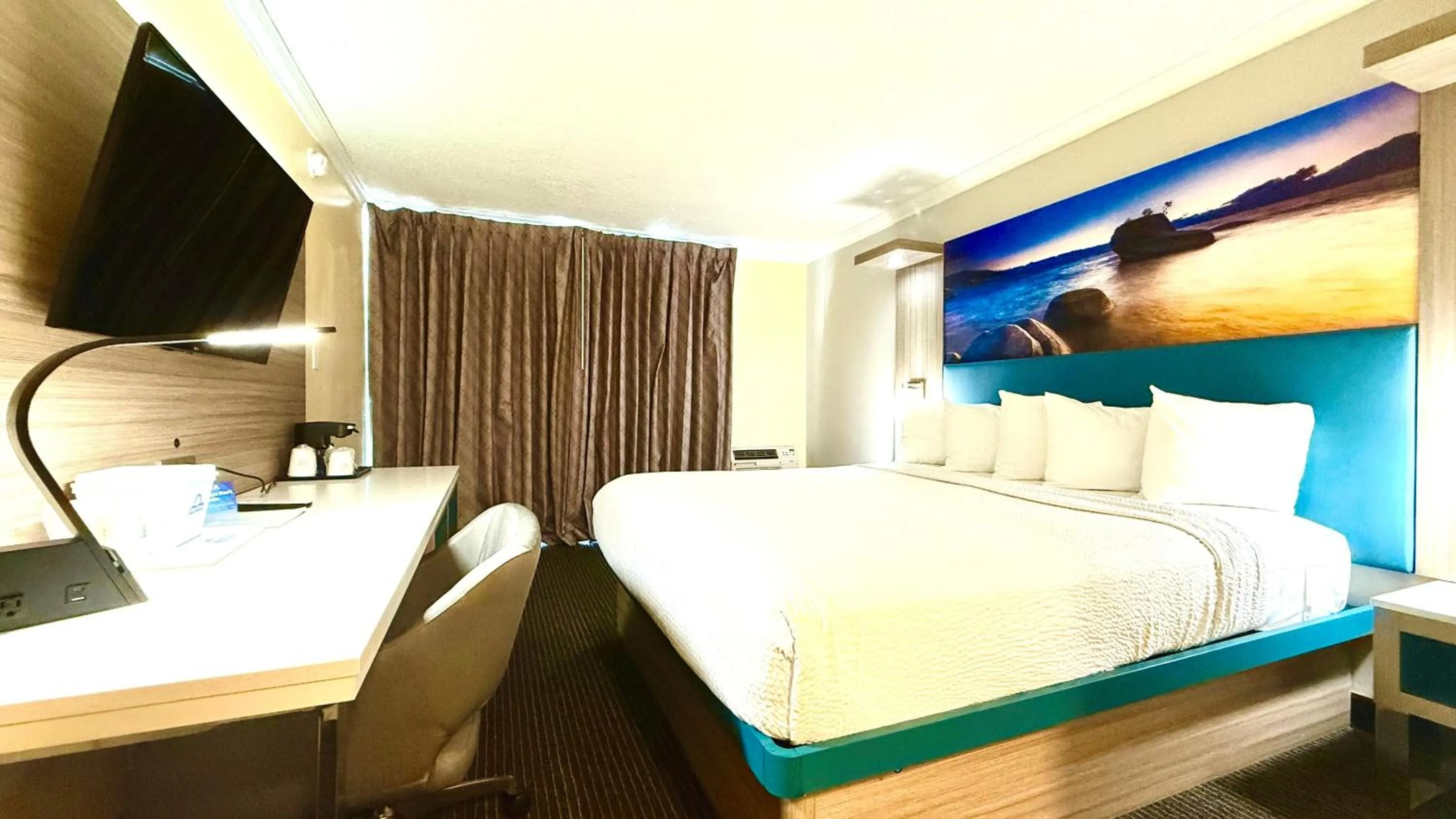 Bed in Days Inn by Wyndham Los Angeles LAX Airport Stadium Area