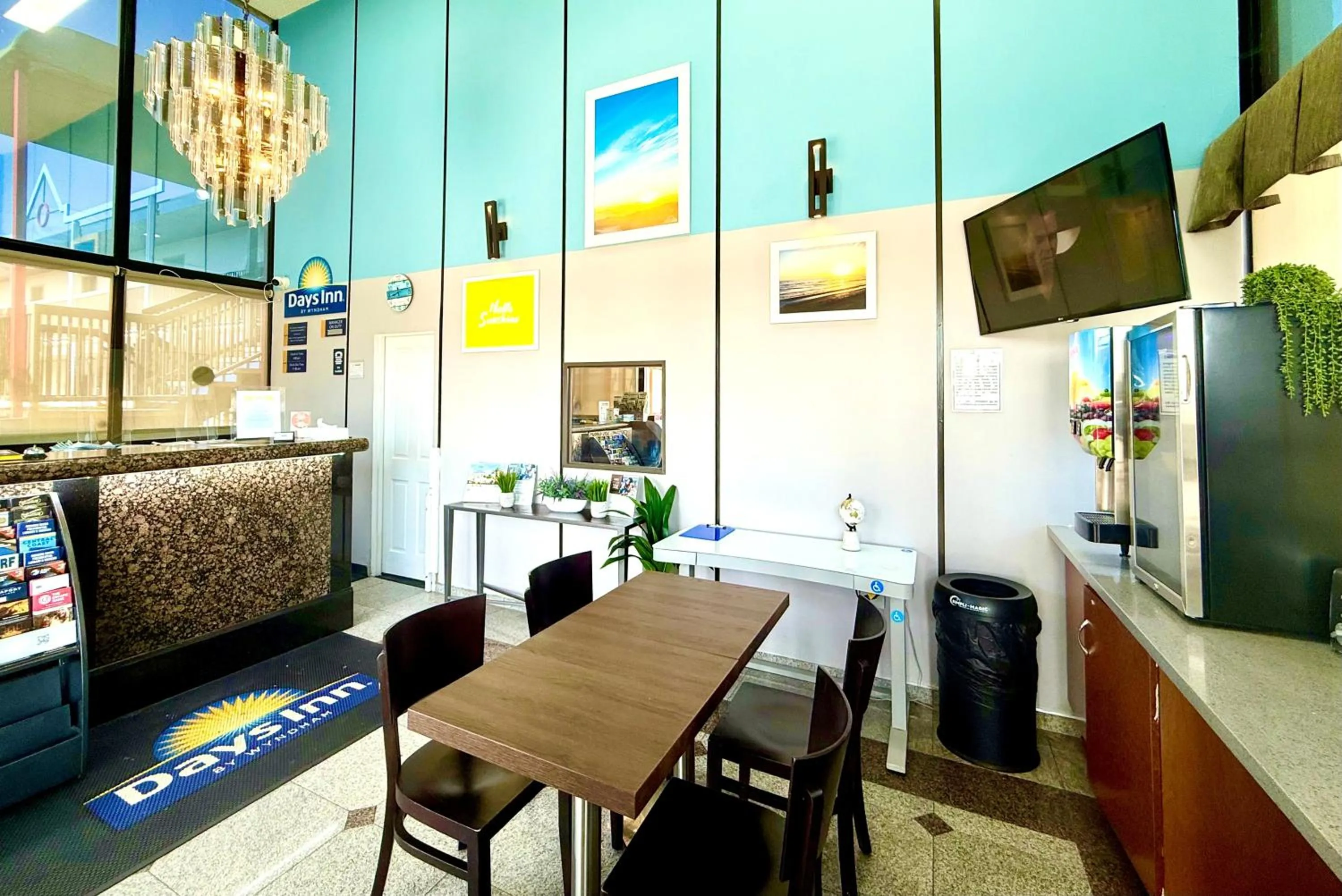 TV and multimedia in Days Inn by Wyndham Los Angeles LAX Airport Stadium Area