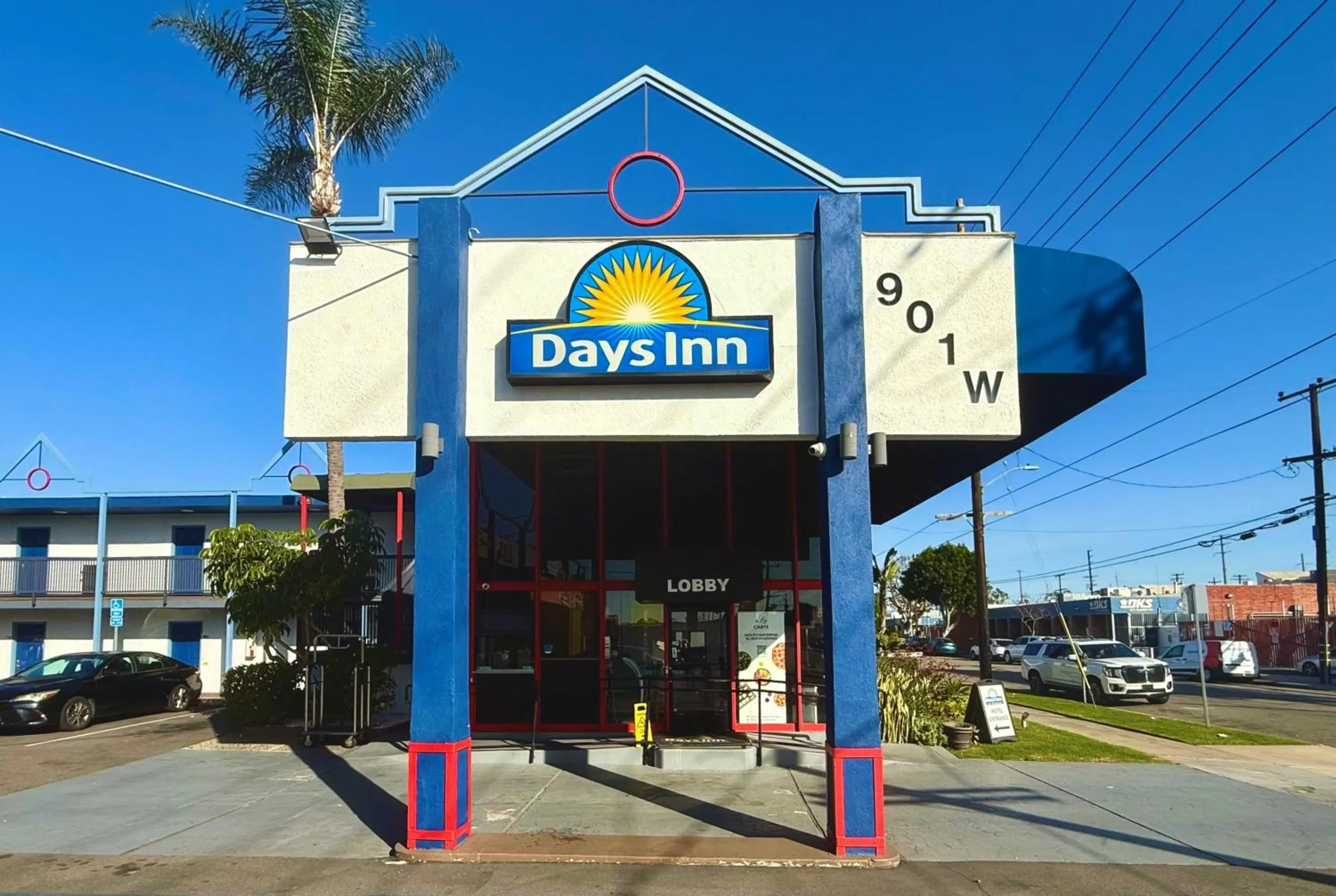 Facade/entrance in Days Inn by Wyndham Los Angeles LAX Airport Stadium Area