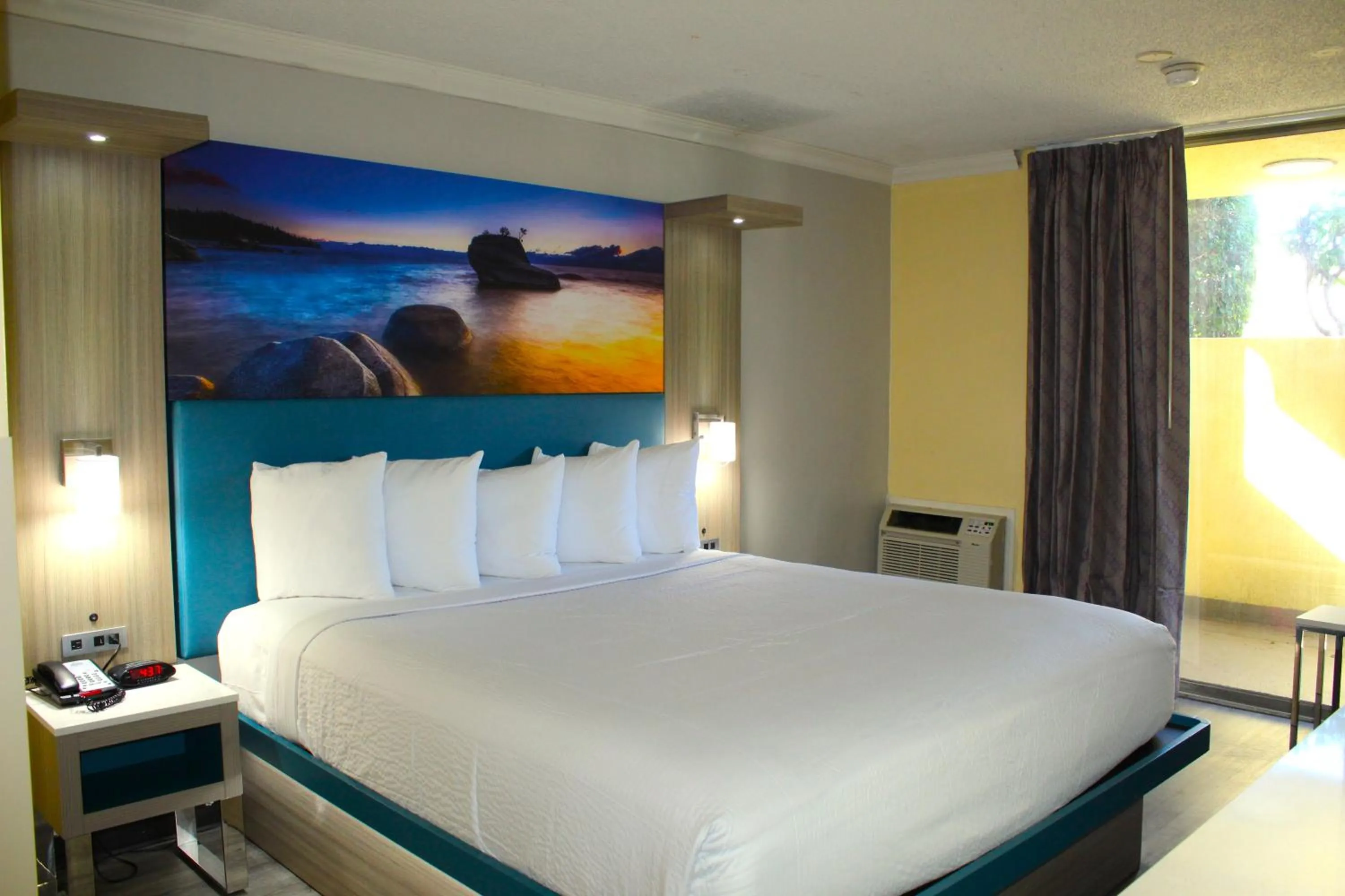 Bed in Days Inn by Wyndham Los Angeles Stadium Area LAX