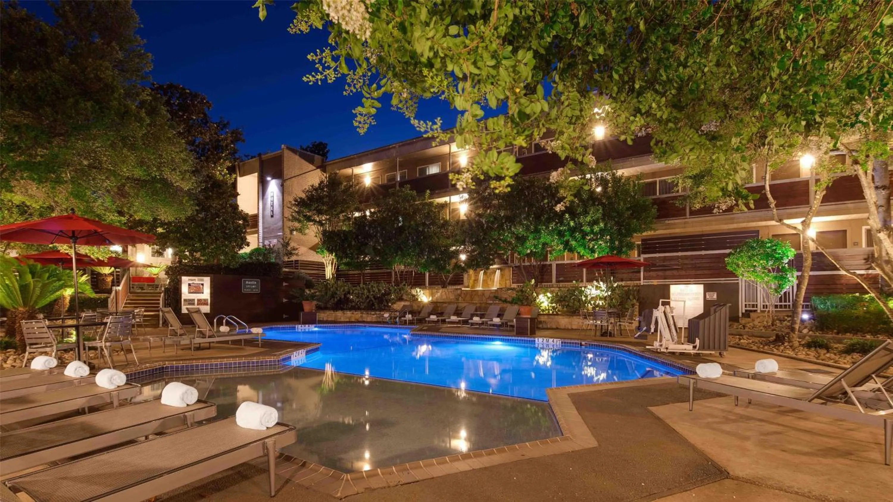 Pool view in Aiden Austin City Hotel