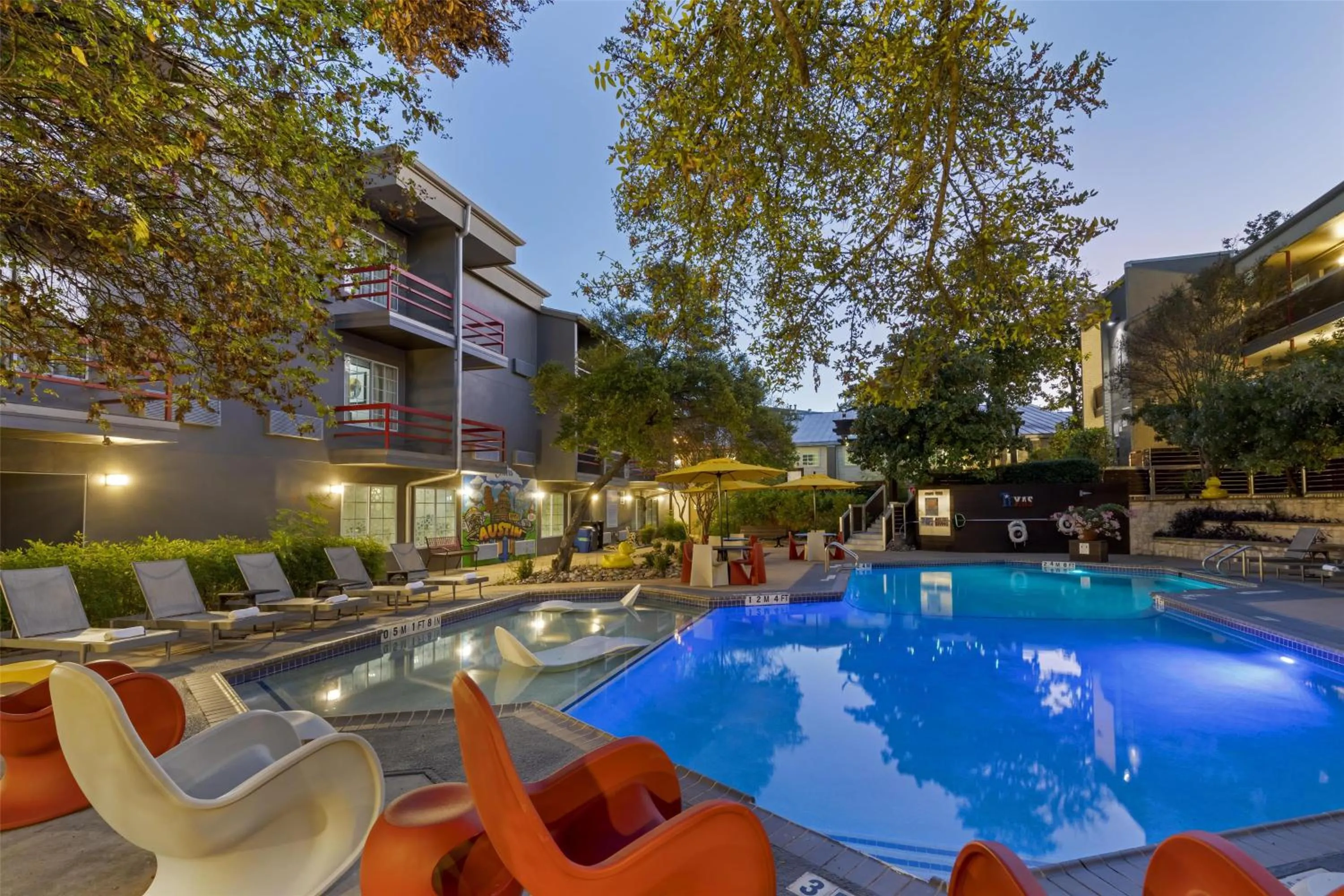 Pool view in Aiden Austin City Hotel