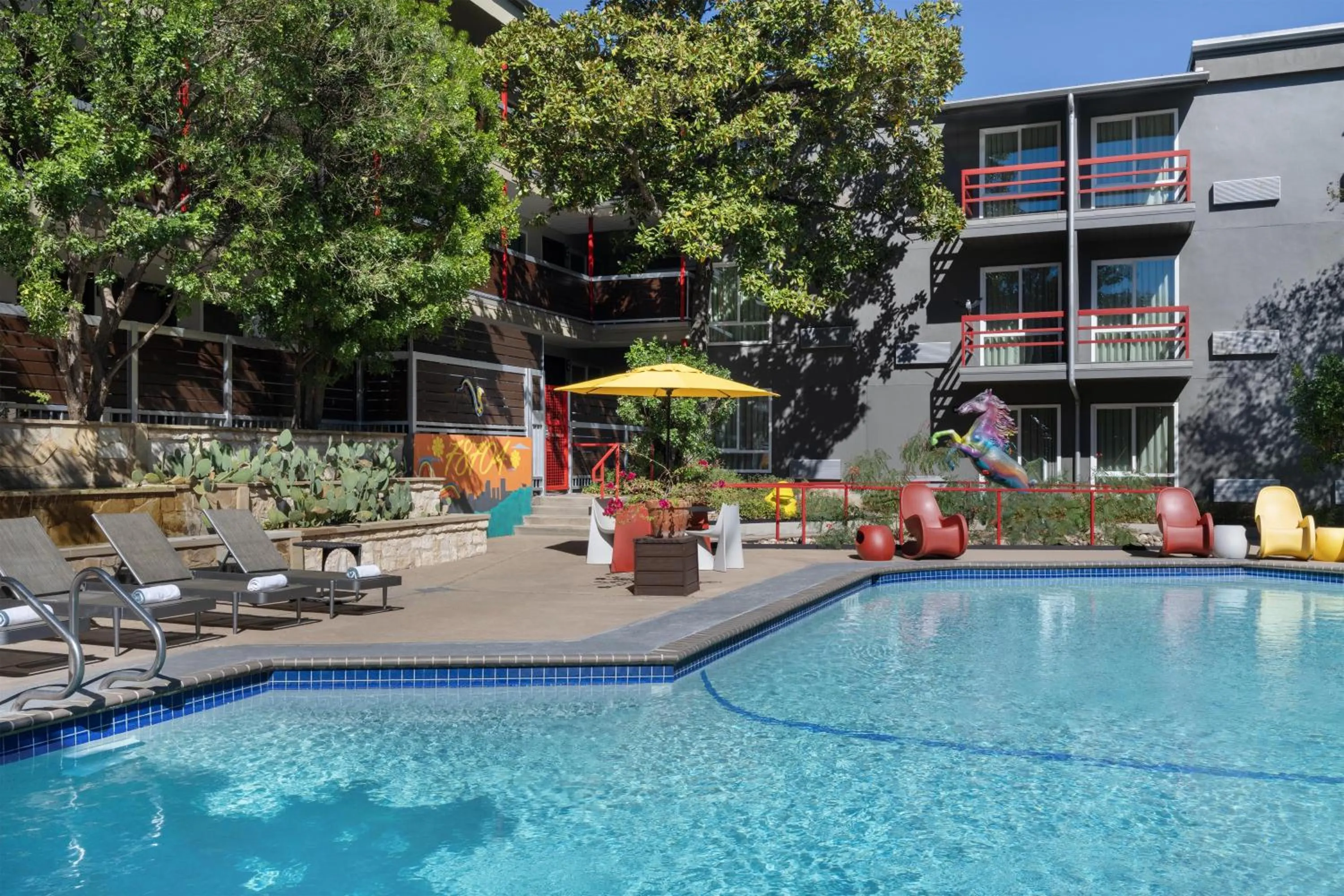 Pool view in Aiden Austin City Hotel