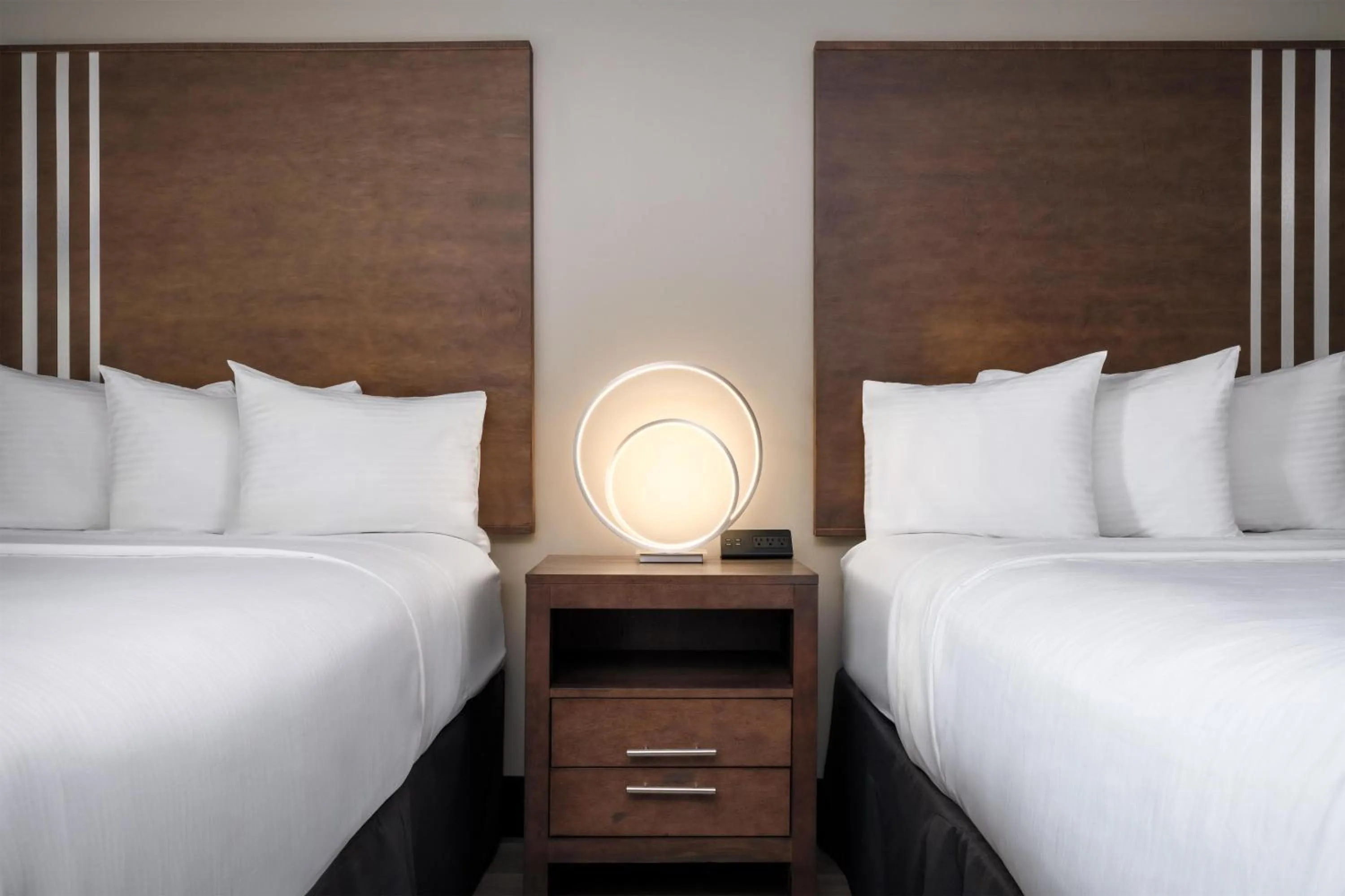 Bedroom, Bed in Aiden Austin City Hotel